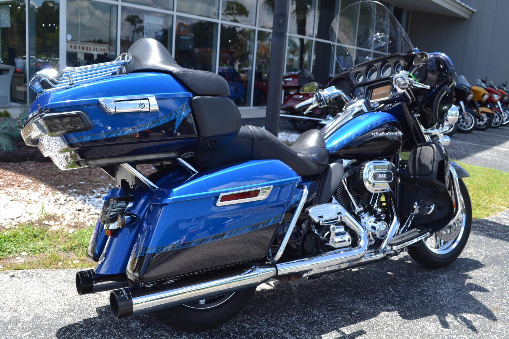 2014 Harley-Davidson® CVO™ Electra Glide Ultra Limited® - FLHTKSE, photo 8