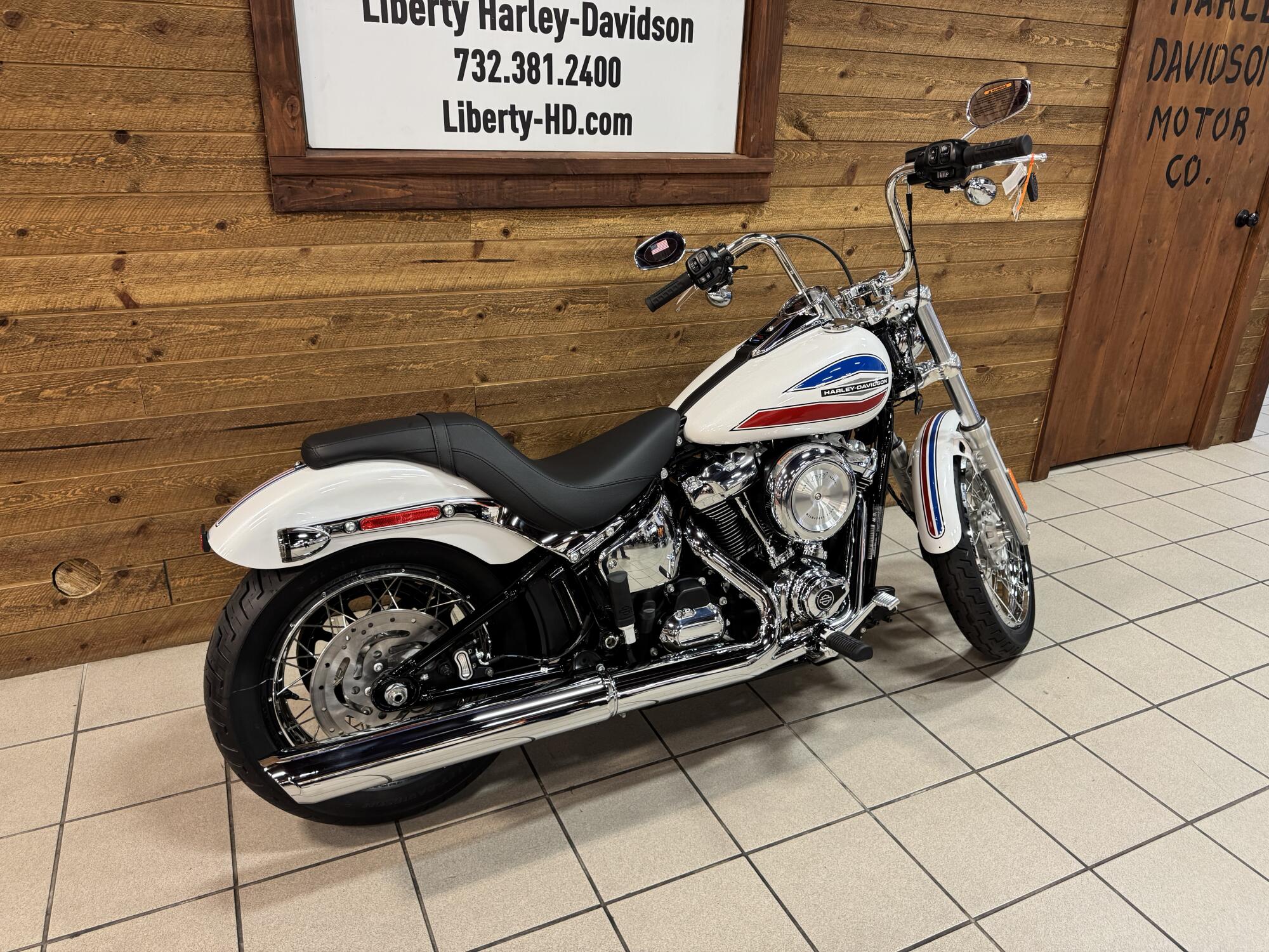2026 Harley-Davidson® Super Glide® White Onyx Pearl FXD, photo 8