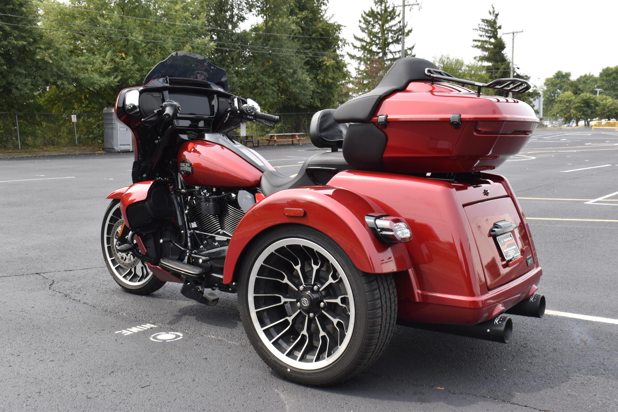 2026 Harley-Davidson® Street Glide 3 Limited Brilliant Red Black Trim, photo 6