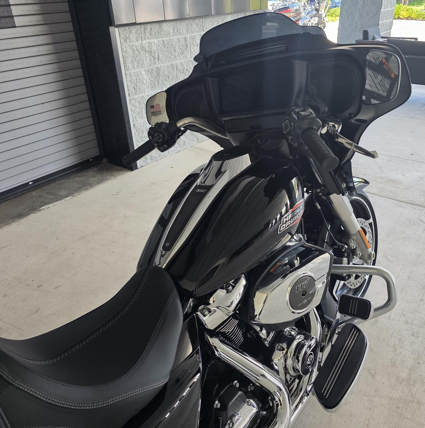 2026 Harley-Davidson® Street Glide® Vivid Black Chrome Two-Up, photo 7