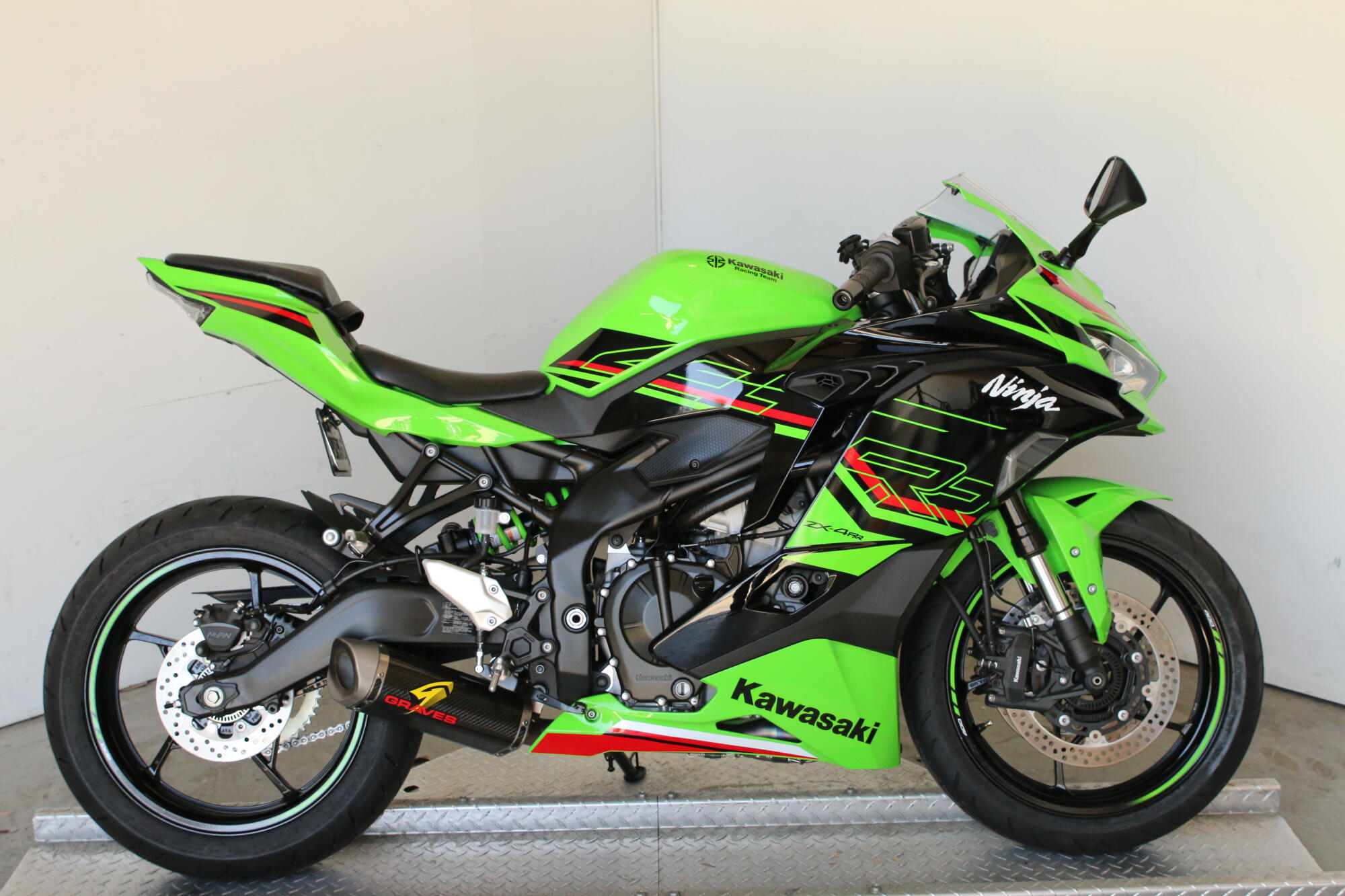 2023 Kawasaki Ninja® Zx™-4RR KRT, photo 2