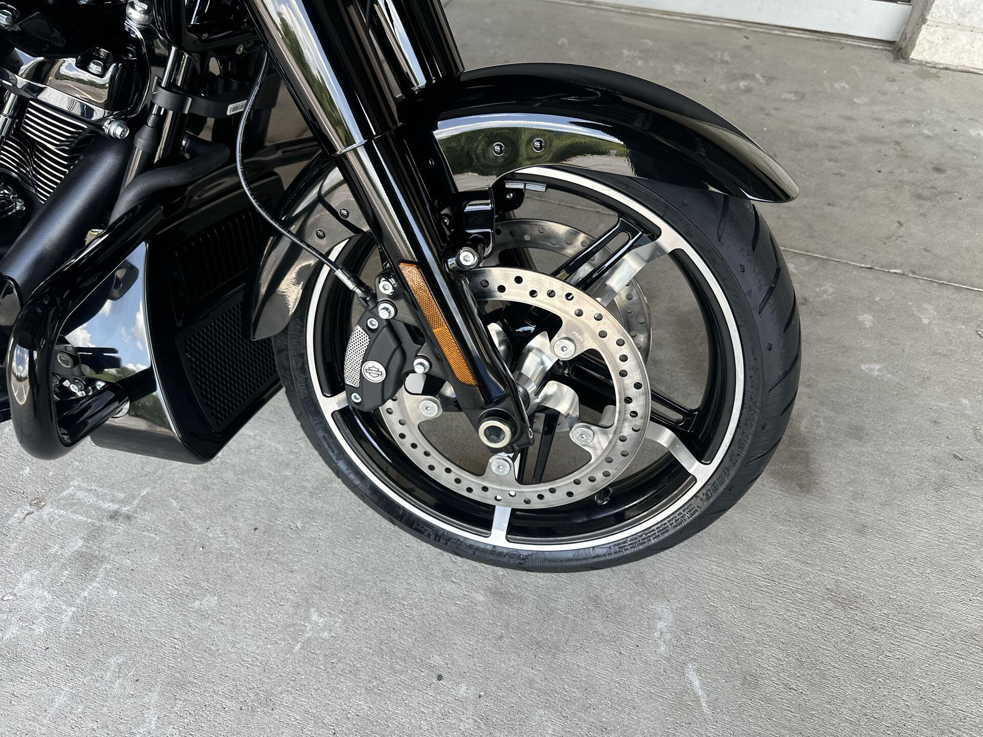 2026 Harley-Davidson® Road Glide® FLTRX, photo 3