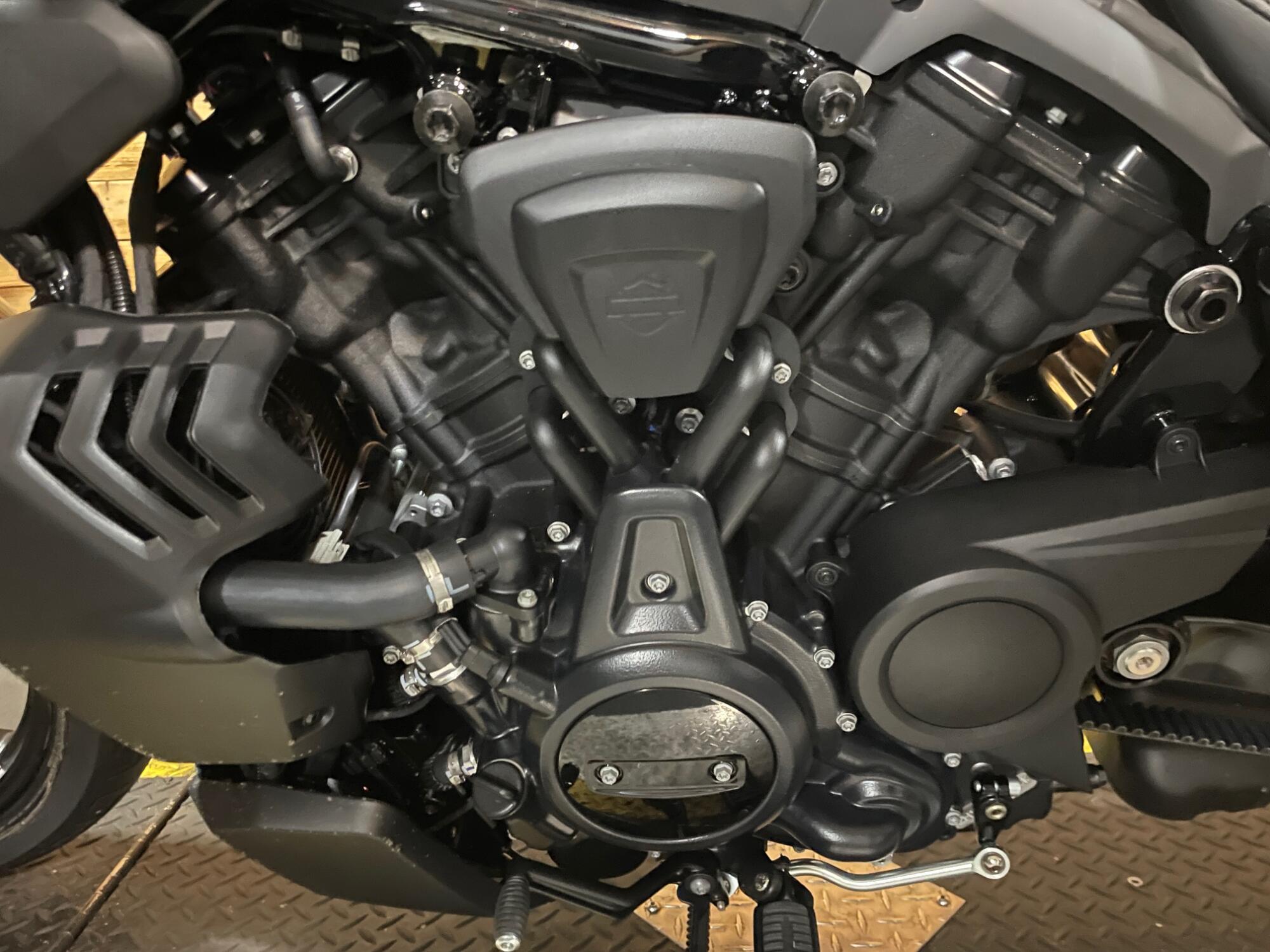 2026 Harley-Davidson® Nightster® RH975, photo 9
