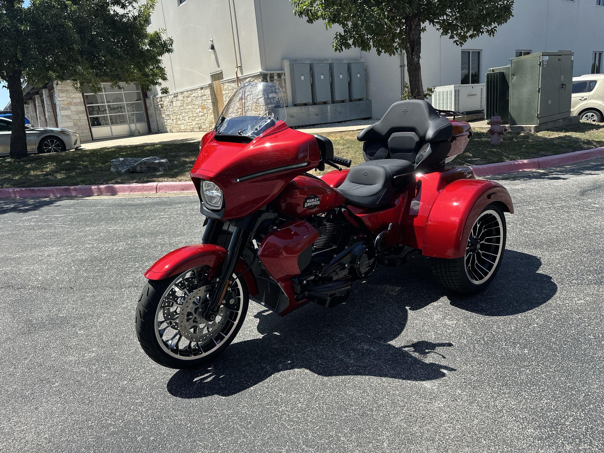 2026 Harley-Davidson® Street Glide 3 Limited FLHLT, photo 5