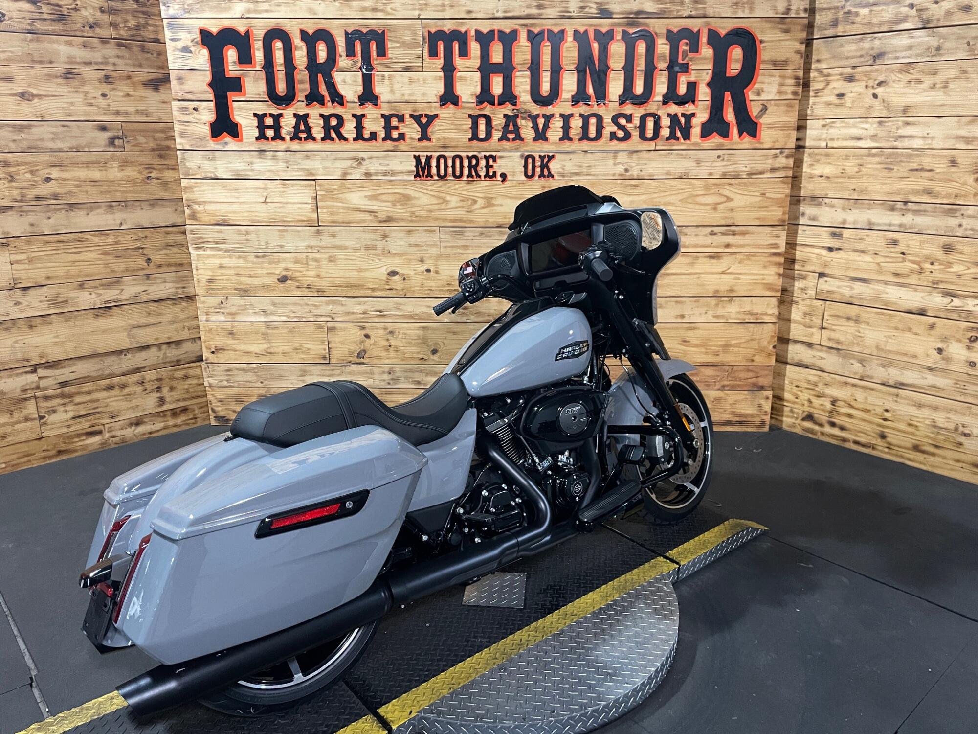 2026 Harley-Davidson® Street Glide® FLHX, photo 12