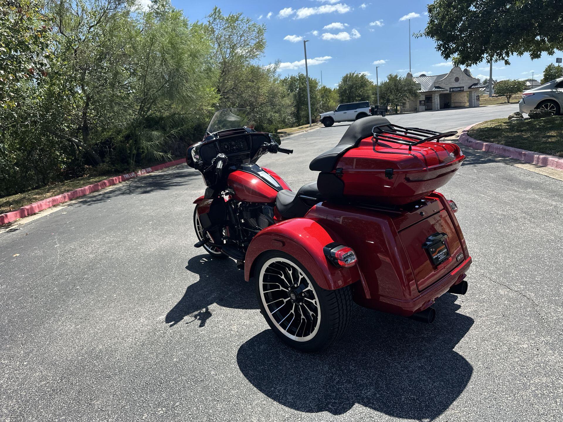 2026 Harley-Davidson® Street Glide 3 Limited FLHLT, photo 7
