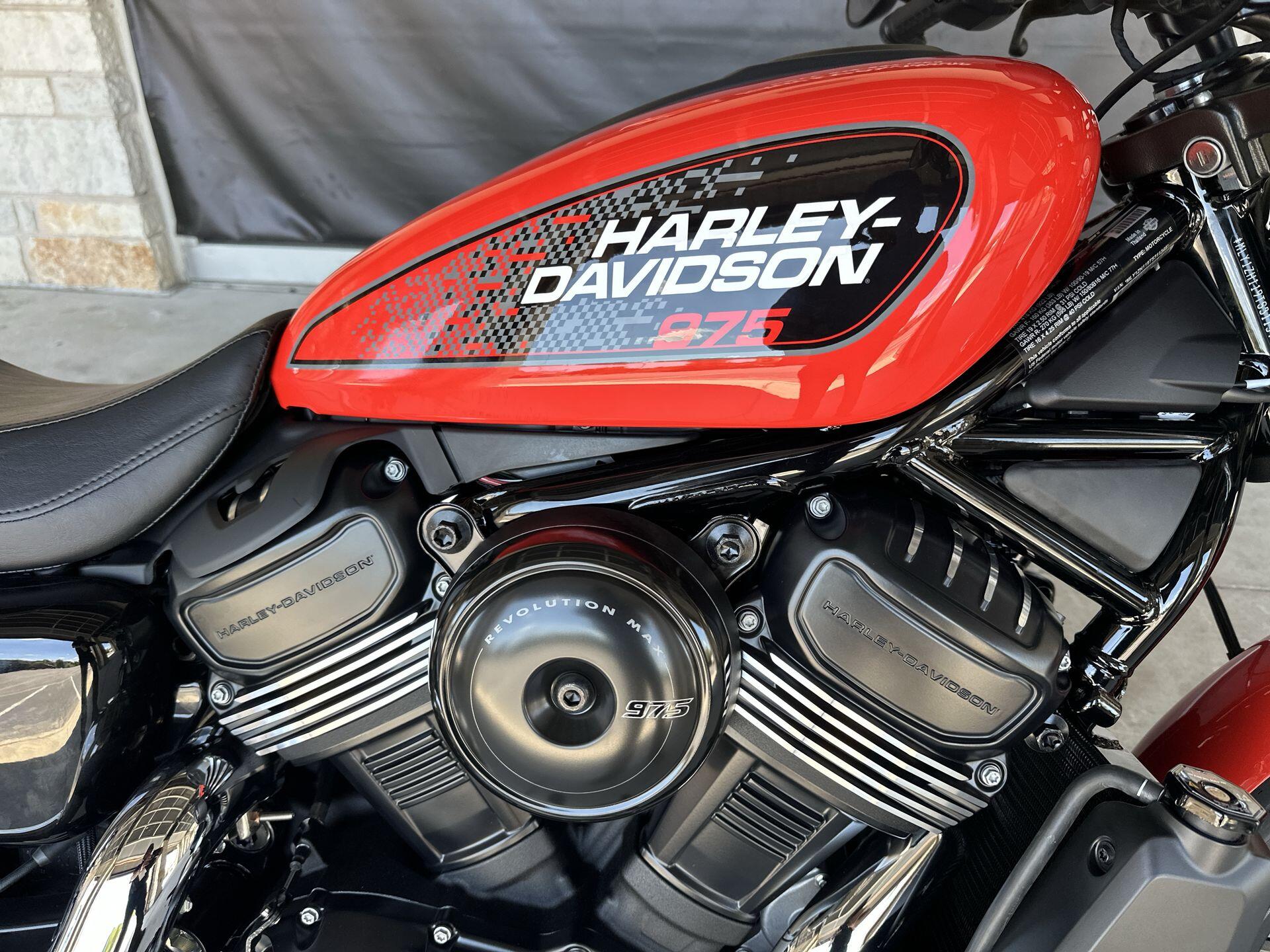 2026 Harley-Davidson® Nightster® RH975, photo 13