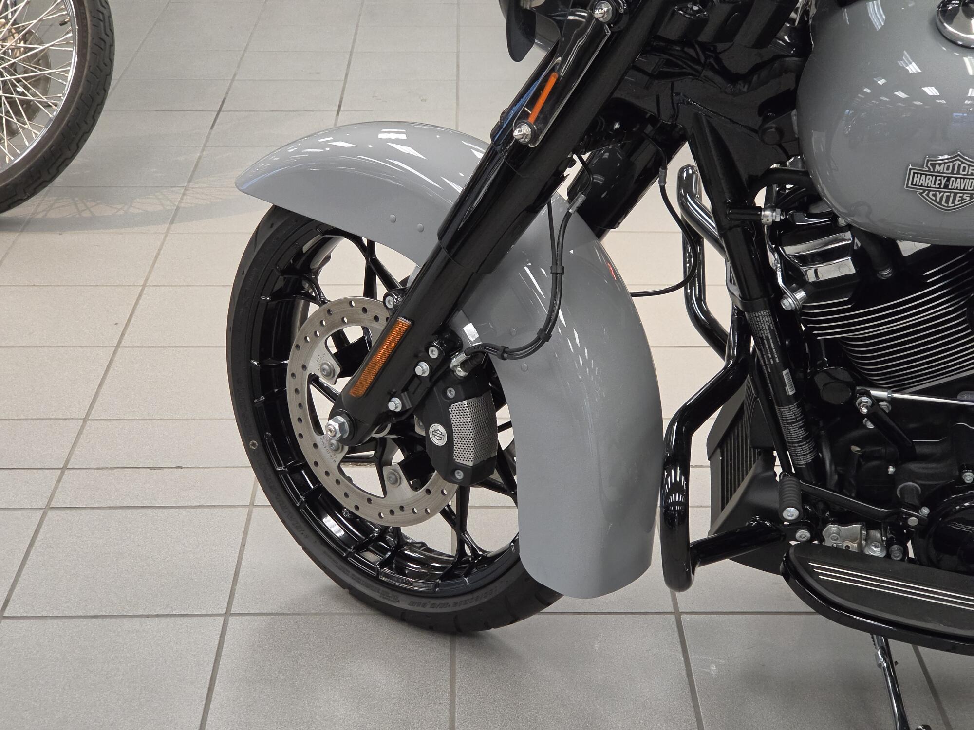 FLHRXS 2025 Road King™ Special, photo 13