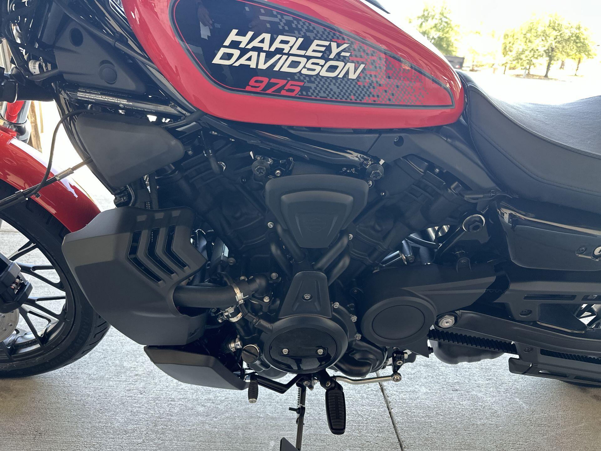 2026 Harley-Davidson® Nightster® RH975, photo 12