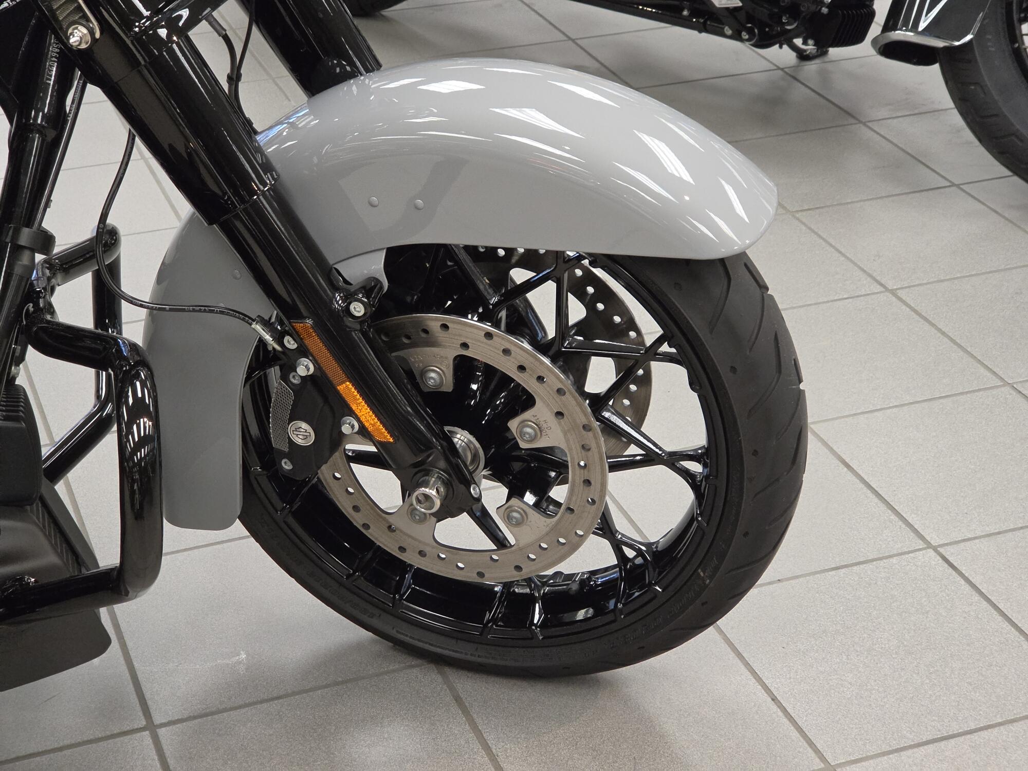 FLHRXS 2025 Road King™ Special, photo 9