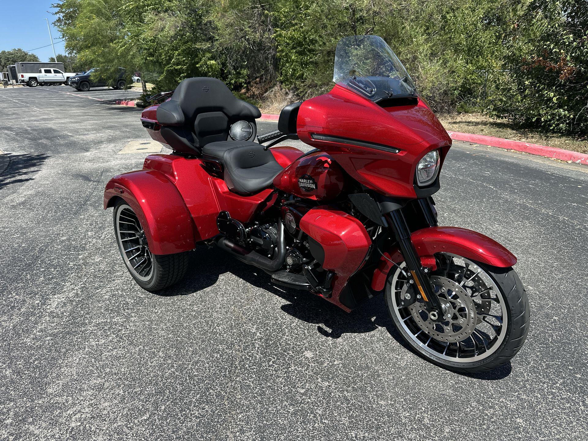 2026 Harley-Davidson® Street Glide 3 Limited FLHLT, photo 3
