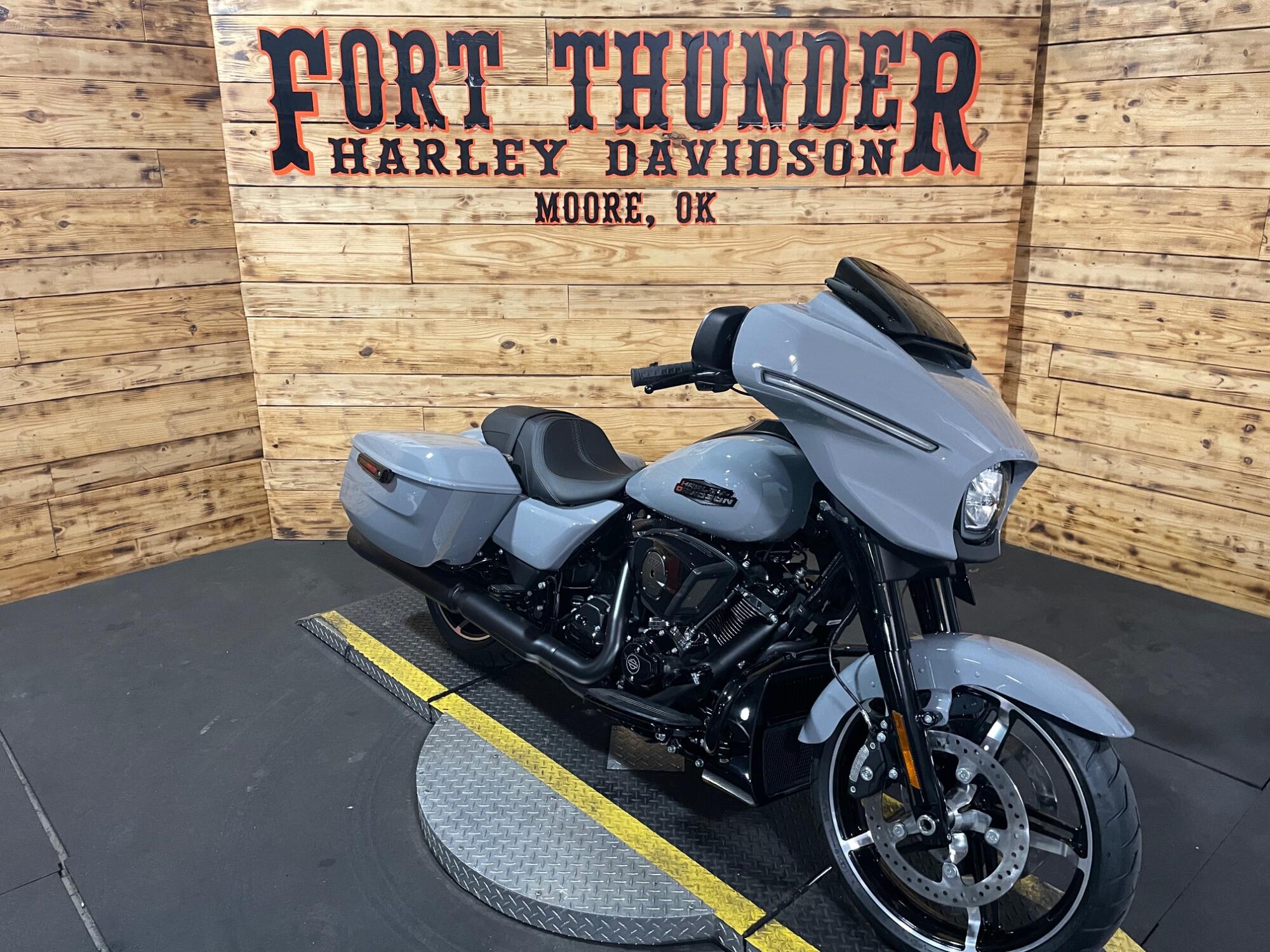 2026 Harley-Davidson® Street Glide® FLHX, photo 3
