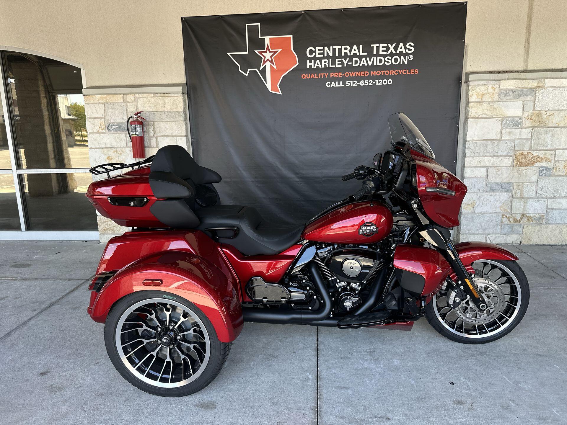 2026 Harley-Davidson® Street Glide 3 Limited FLHLT, photo 2