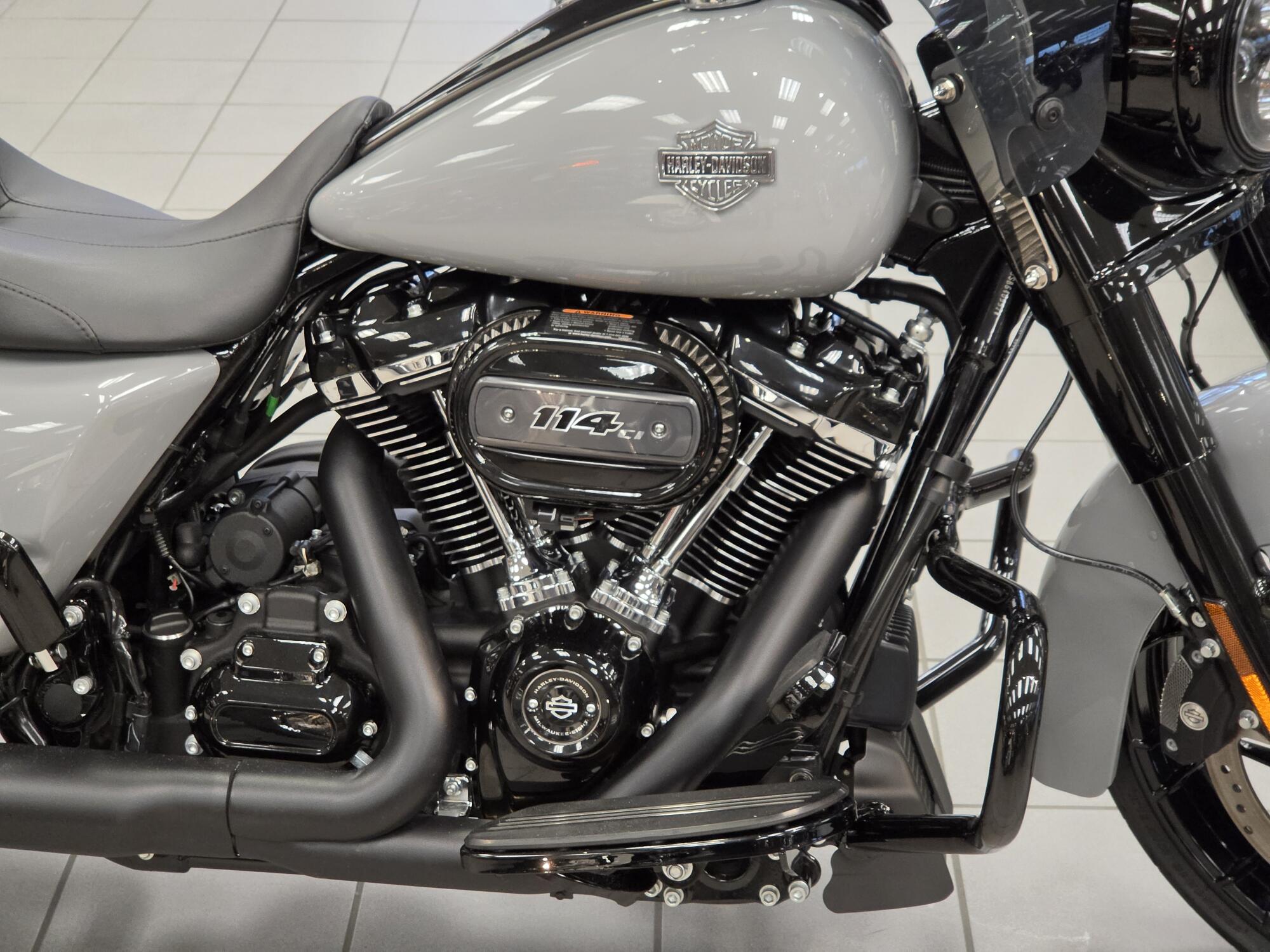 FLHRXS 2025 Road King™ Special, photo 11