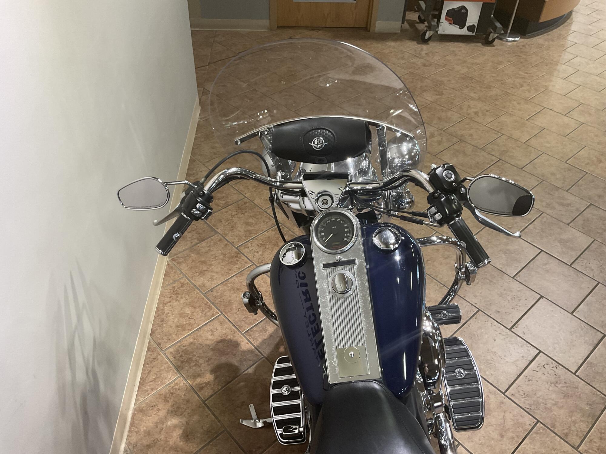 2003 Road King Shrine Solid Peace Officer FLHRI, photo 6