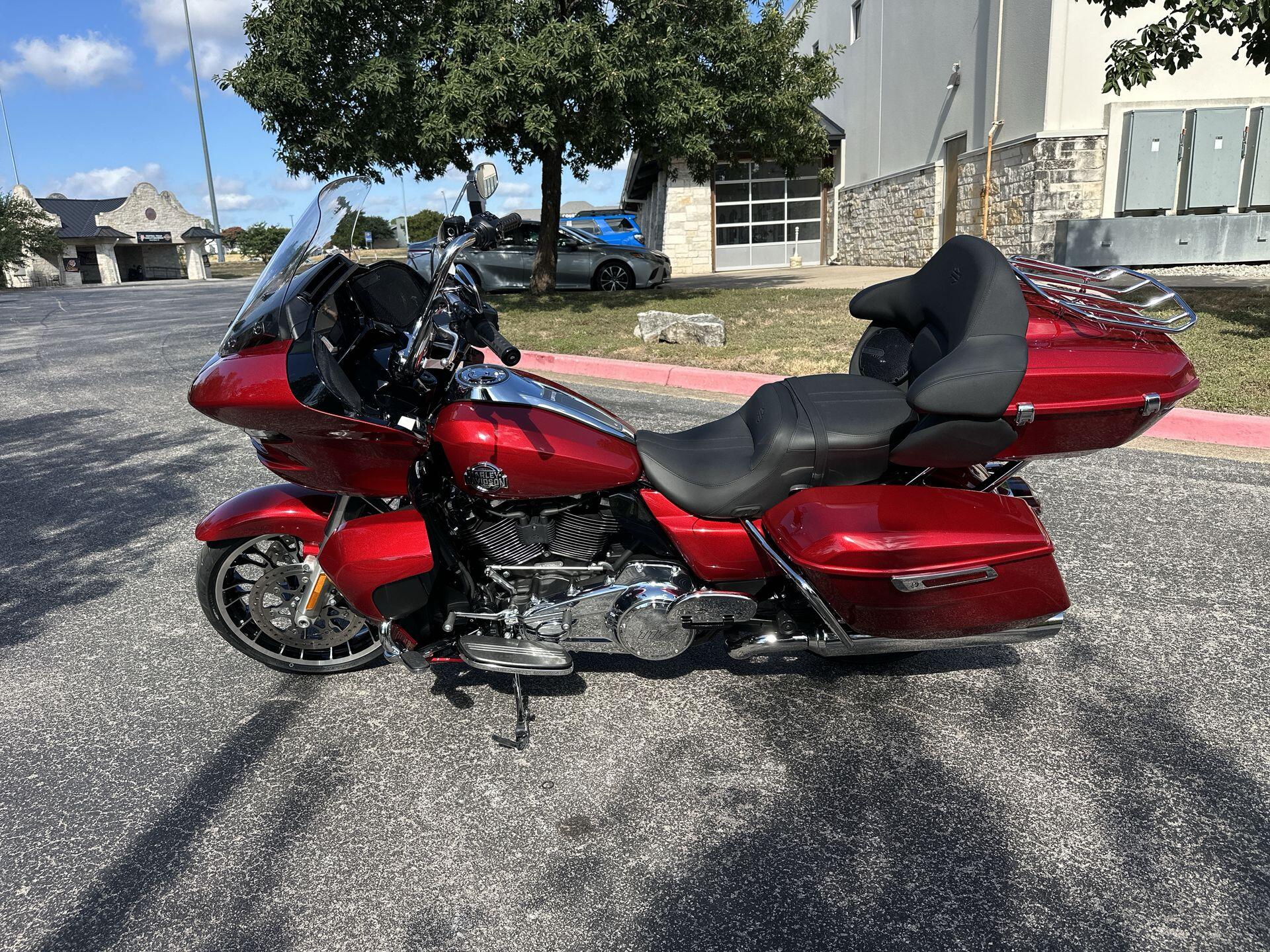 2026 Harley-Davidson® Road Glide Limited FLTRXL, photo 6