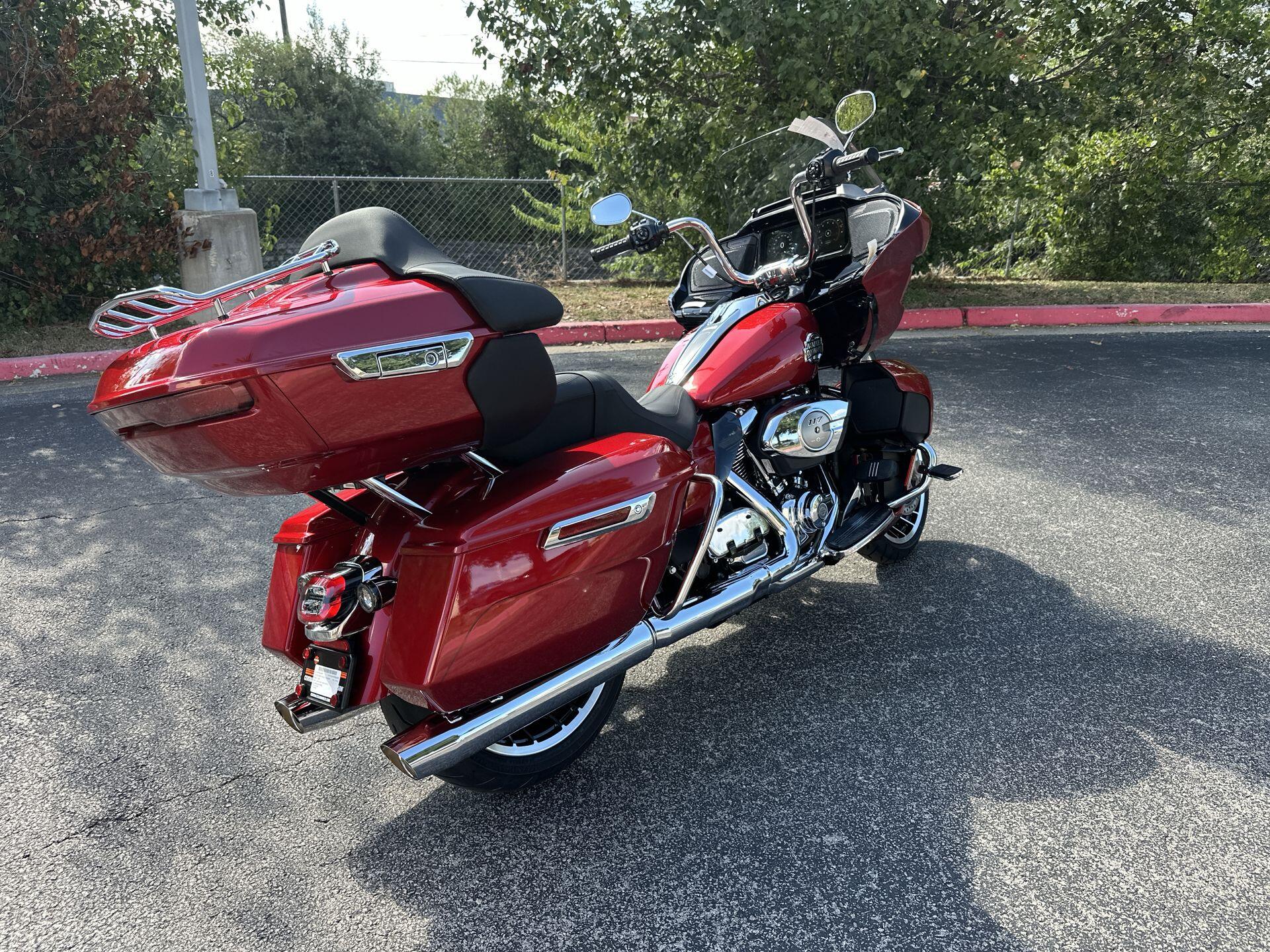 2026 Harley-Davidson® Road Glide Limited FLTRXL, photo 9