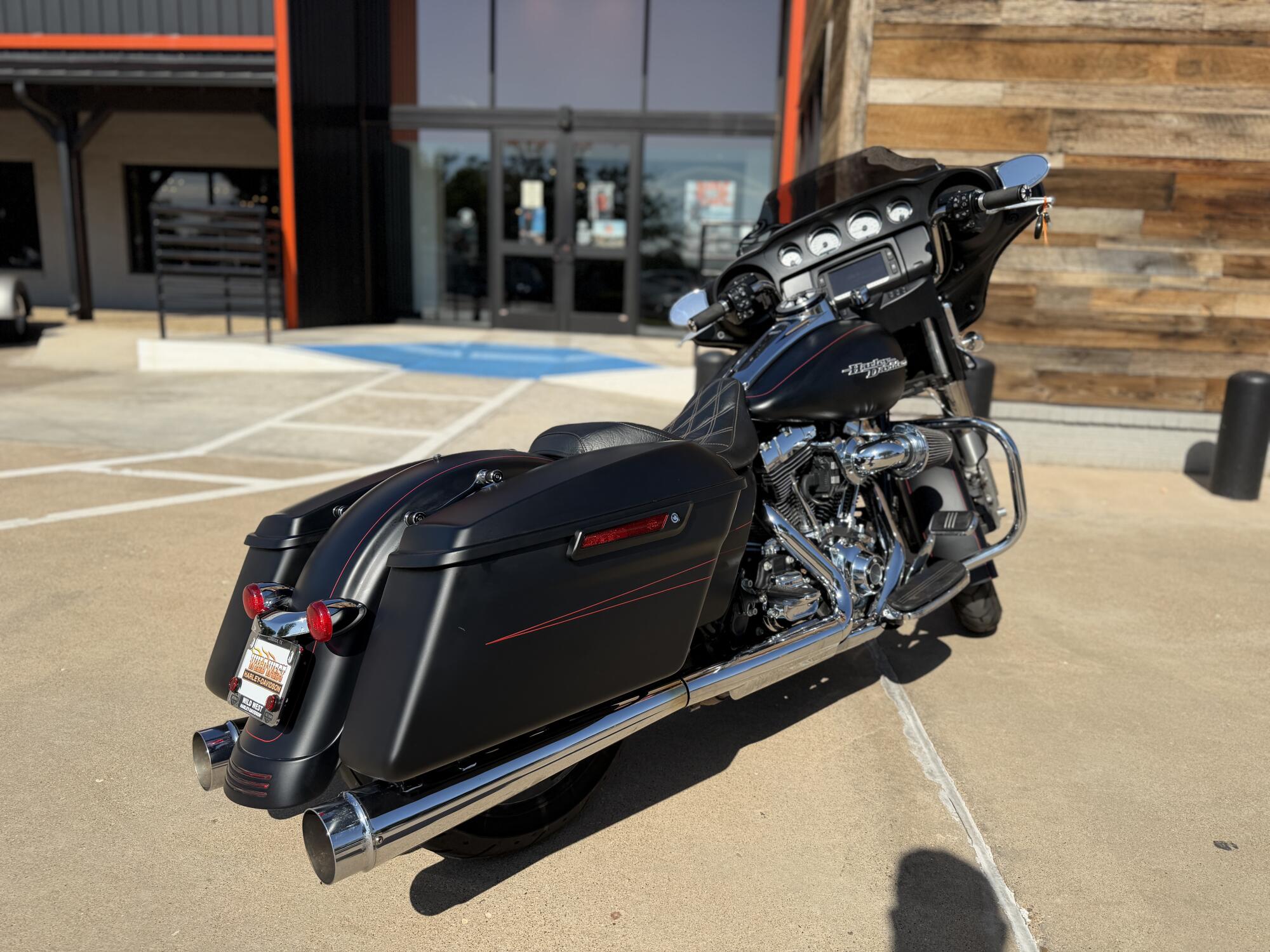 2016 Harley-Davidson® Street Glide® Special Black Denim, photo 8