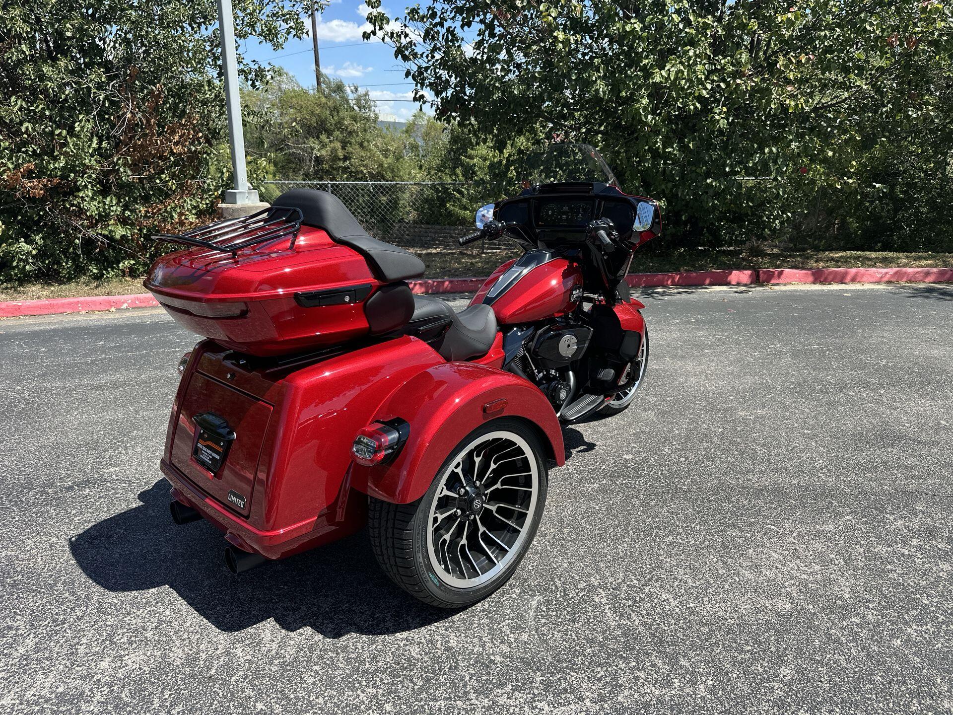 2026 Harley-Davidson® Street Glide 3 Limited FLHLT, photo 9