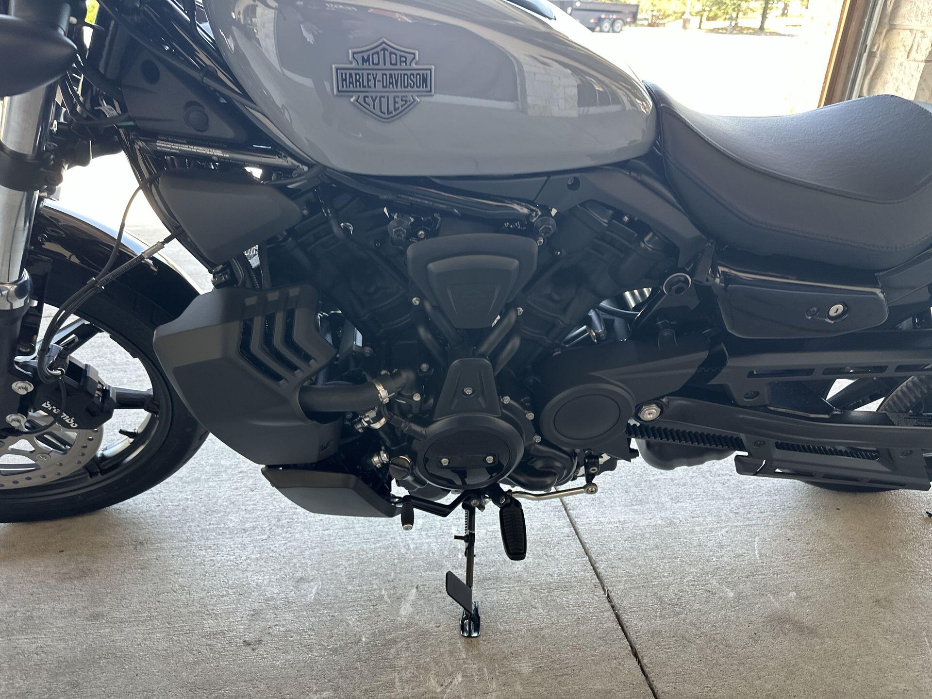 2026 Harley-Davidson® Nightster® RH975, photo 12