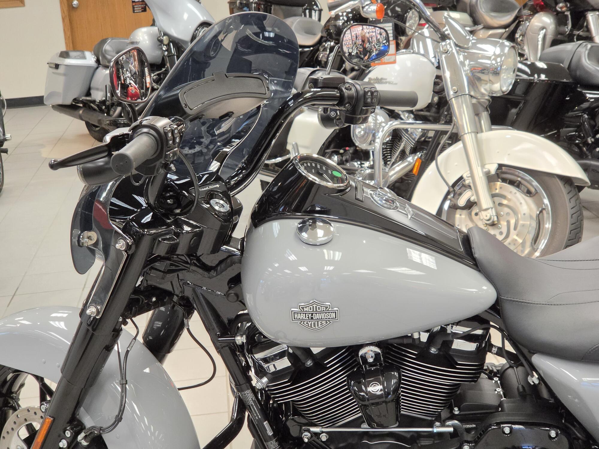 FLHRXS 2025 Road King™ Special, photo 14