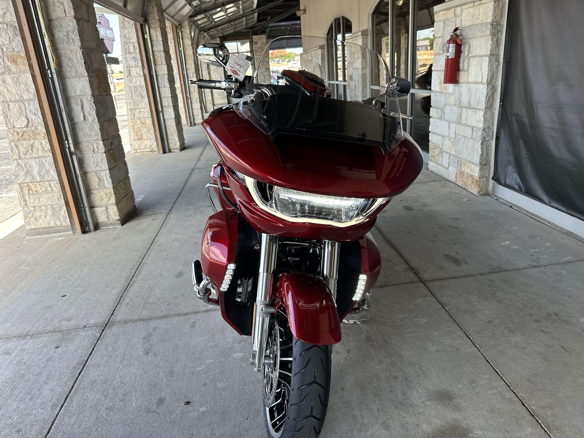 2026 Harley-Davidson® Road Glide Limited FLTRXL, photo 10