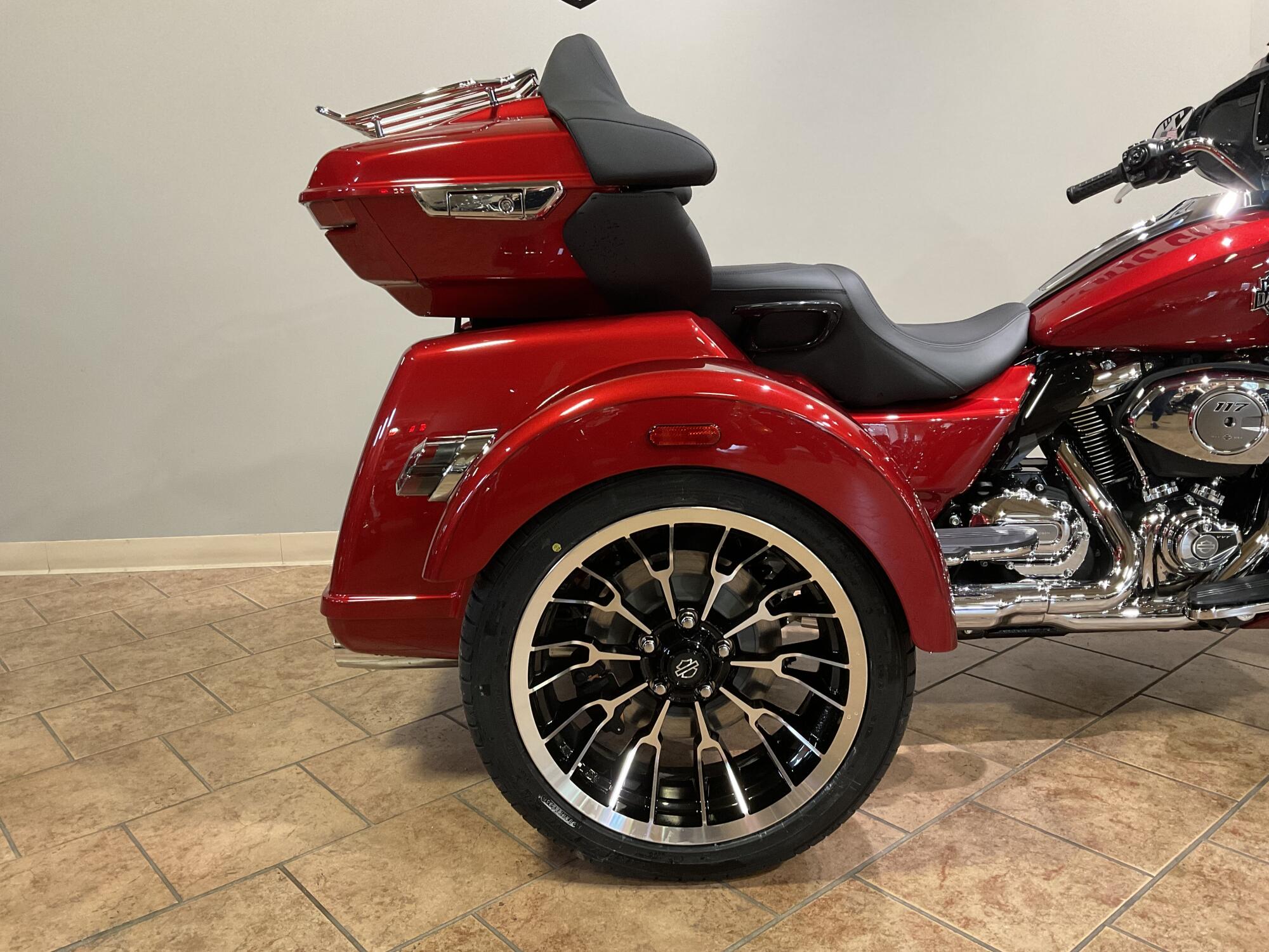 2026 Harley-Davidson® Street Glide 3 Limited Brilliant Red Chrome Trim FLHLT, photo 6