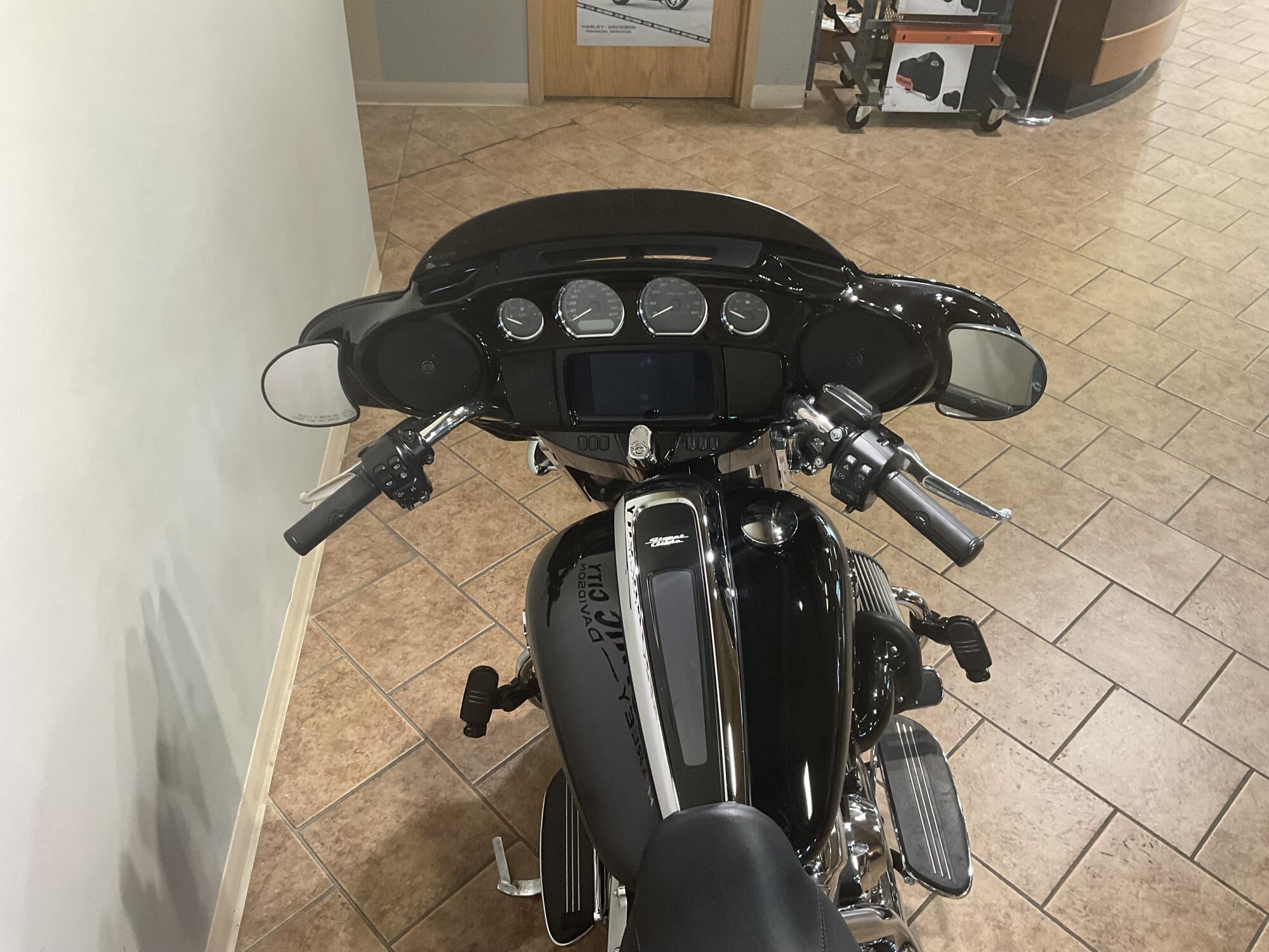 2022 Harley-Davidson® Street Glide® Special Vivid Black FLHXS, photo 6