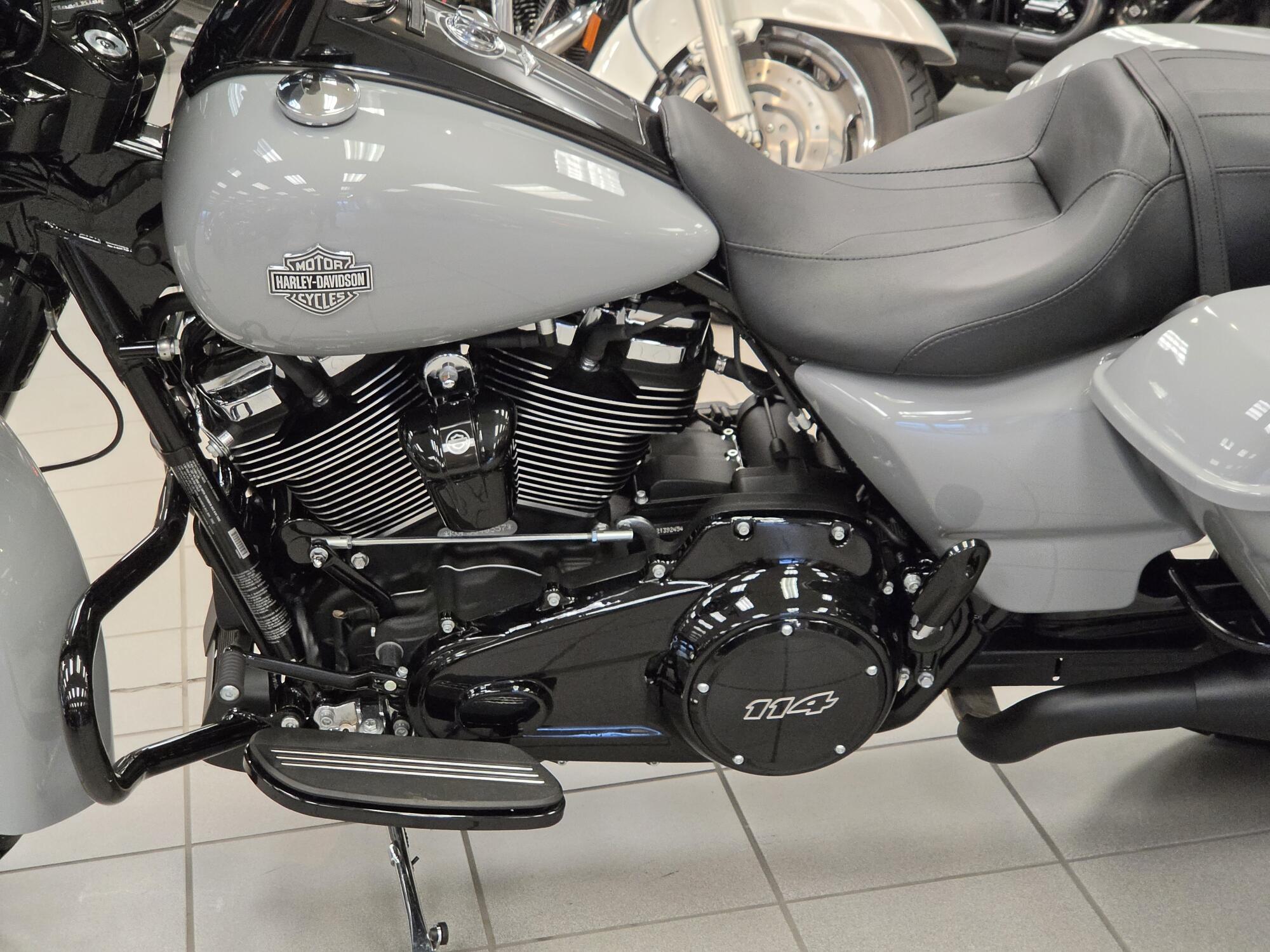FLHRXS 2025 Road King™ Special, photo 15