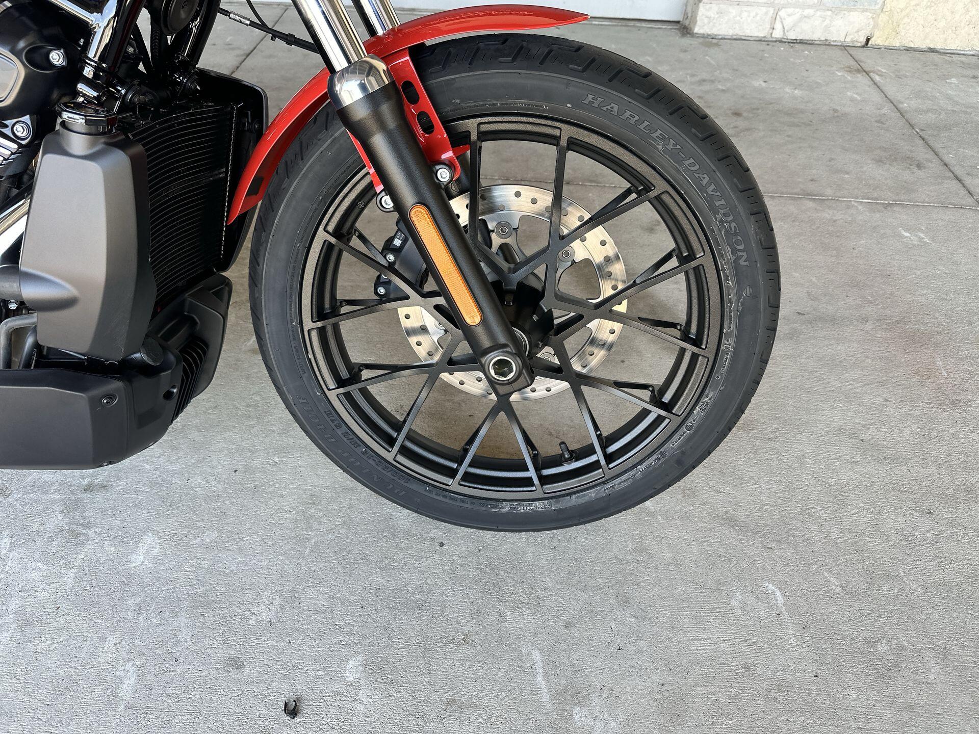 2026 Harley-Davidson® Nightster® RH975, photo 11