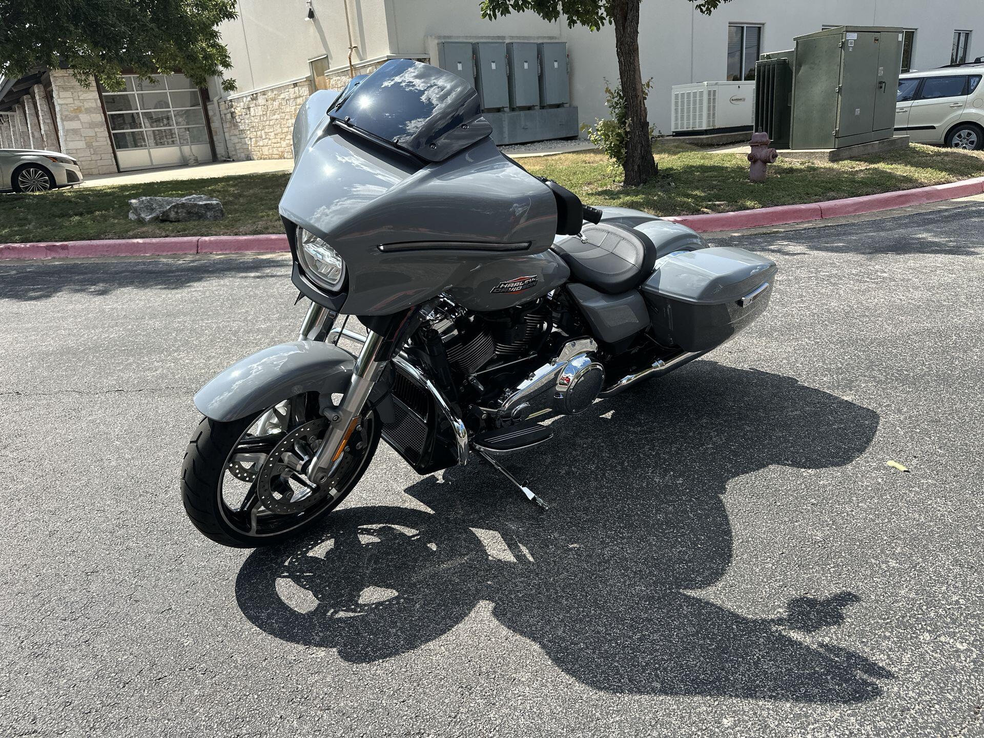 2026 Harley-Davidson® Street Glide® FLHX, photo 5
