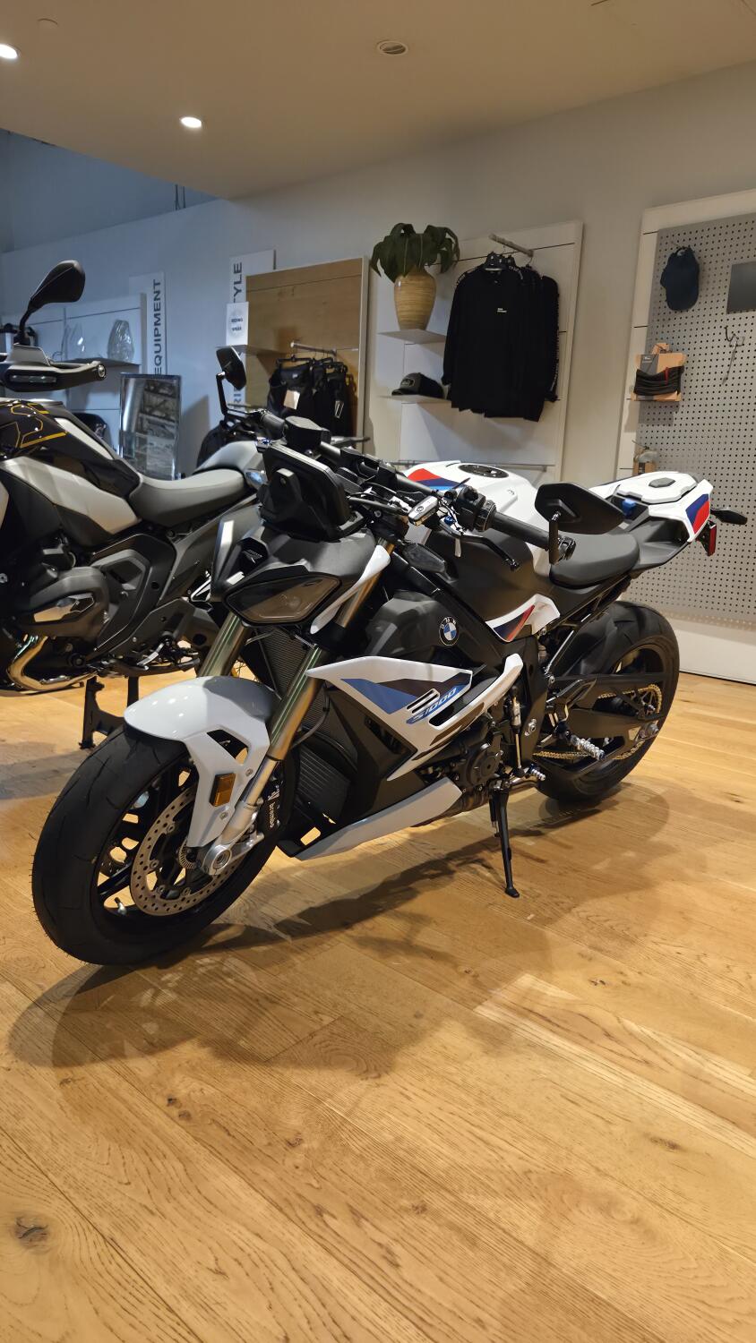 2026 BMW Motorrad S 1000 R | $750 Cash Rebate, photo 4
