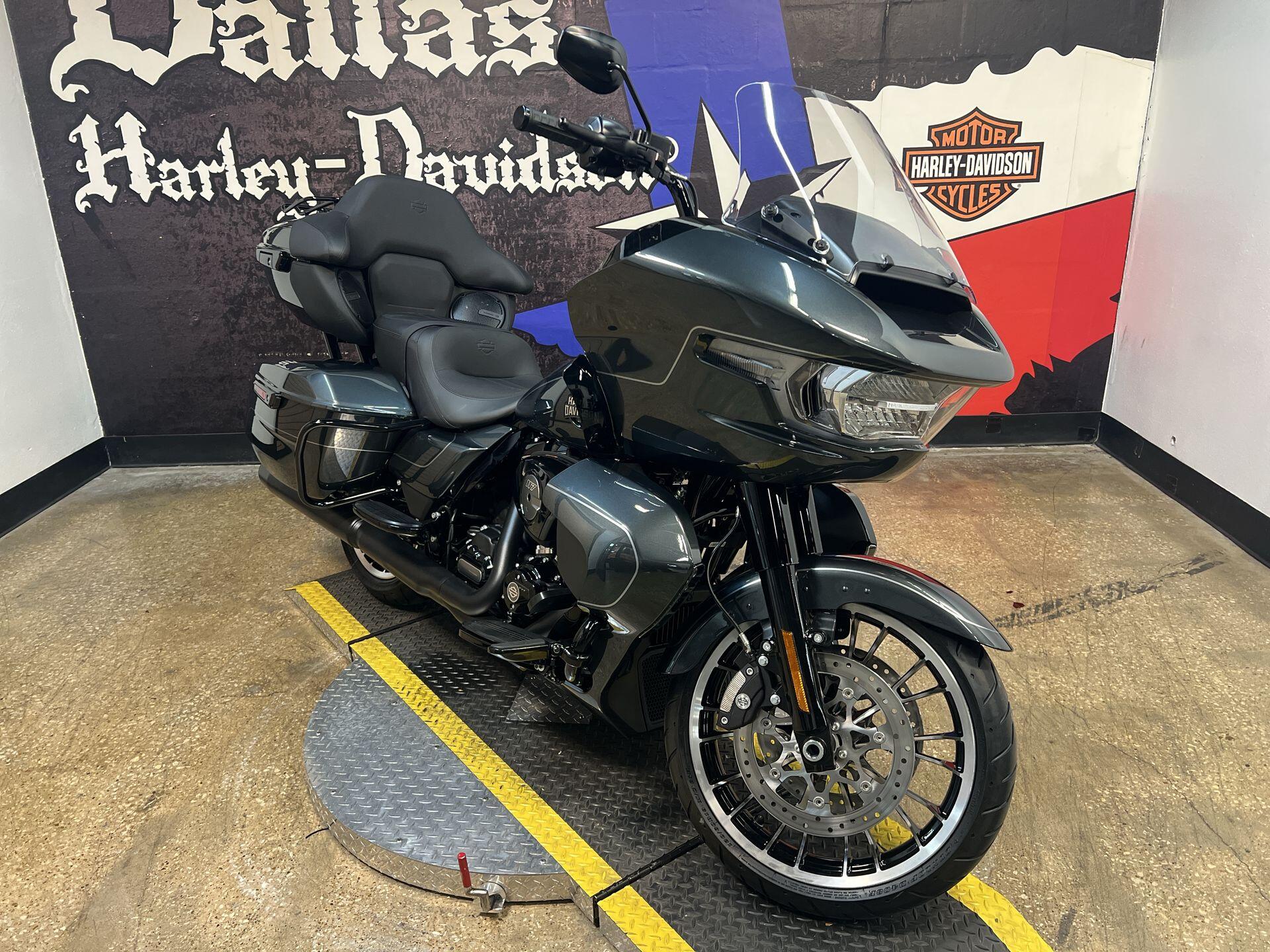 2026 Harley-Davidson® Road Glide Limited FLTRXL, photo 6