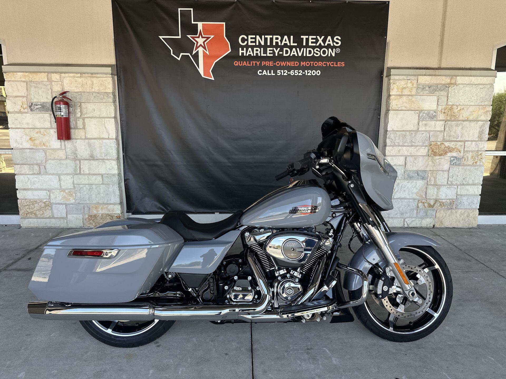 2026 Harley-Davidson® Street Glide® FLHX, photo 2