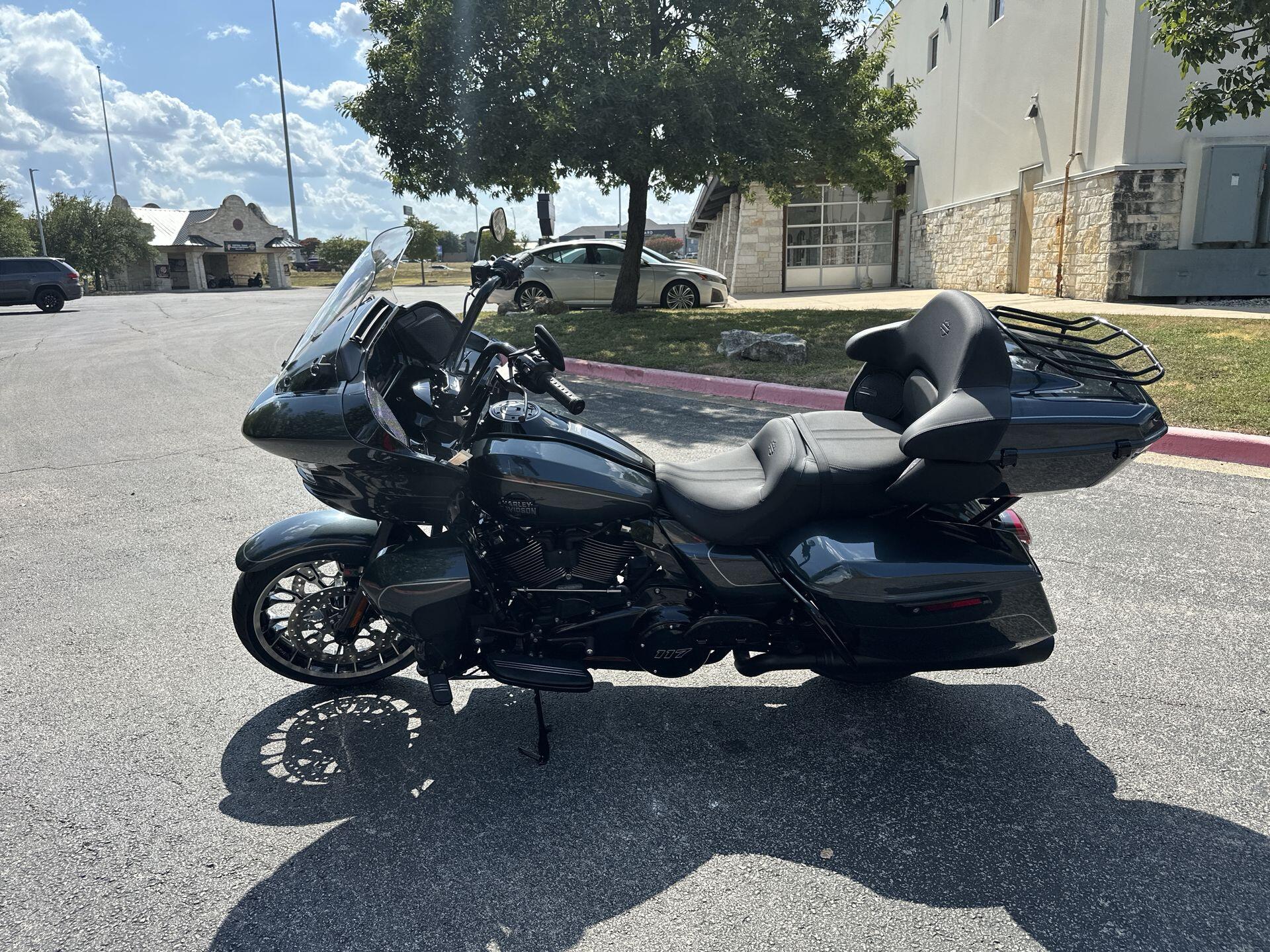 2026 Harley-Davidson® Road Glide Limited FLTRXL, photo 6