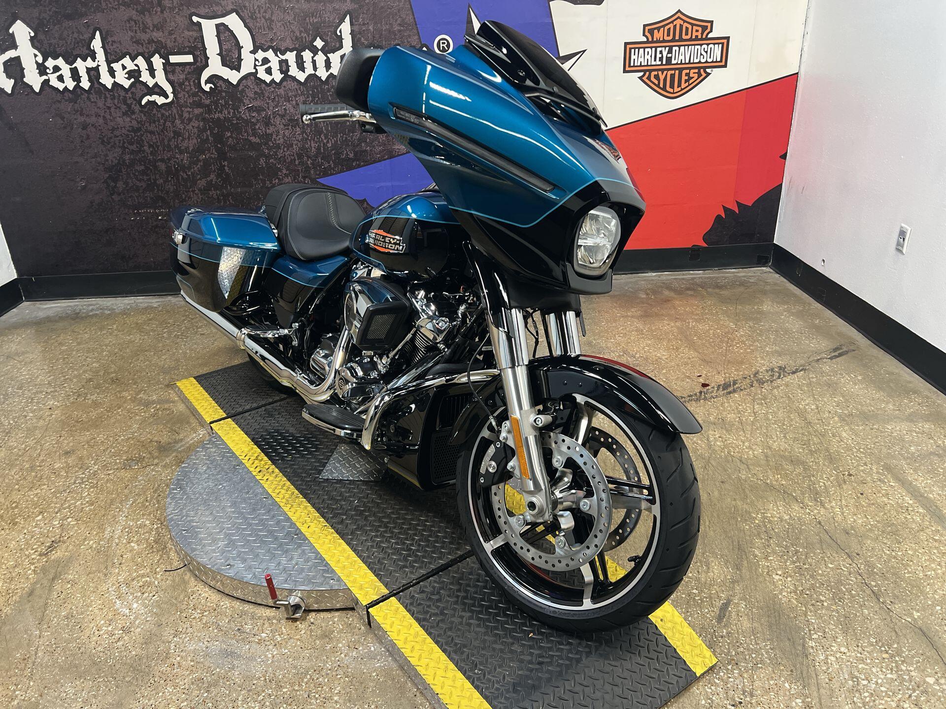 2026 Harley-Davidson® Street Glide® FLHX, photo 6