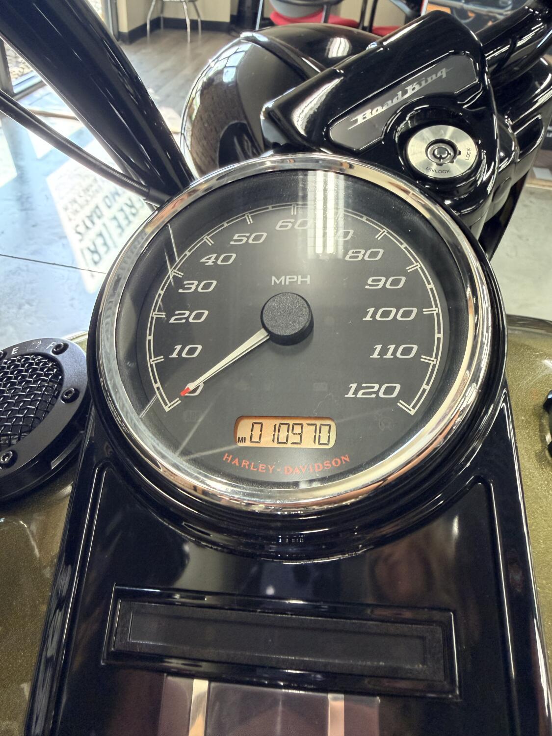 2017 Harley-Davidson® Road King® Special FLHRXS, photo 6