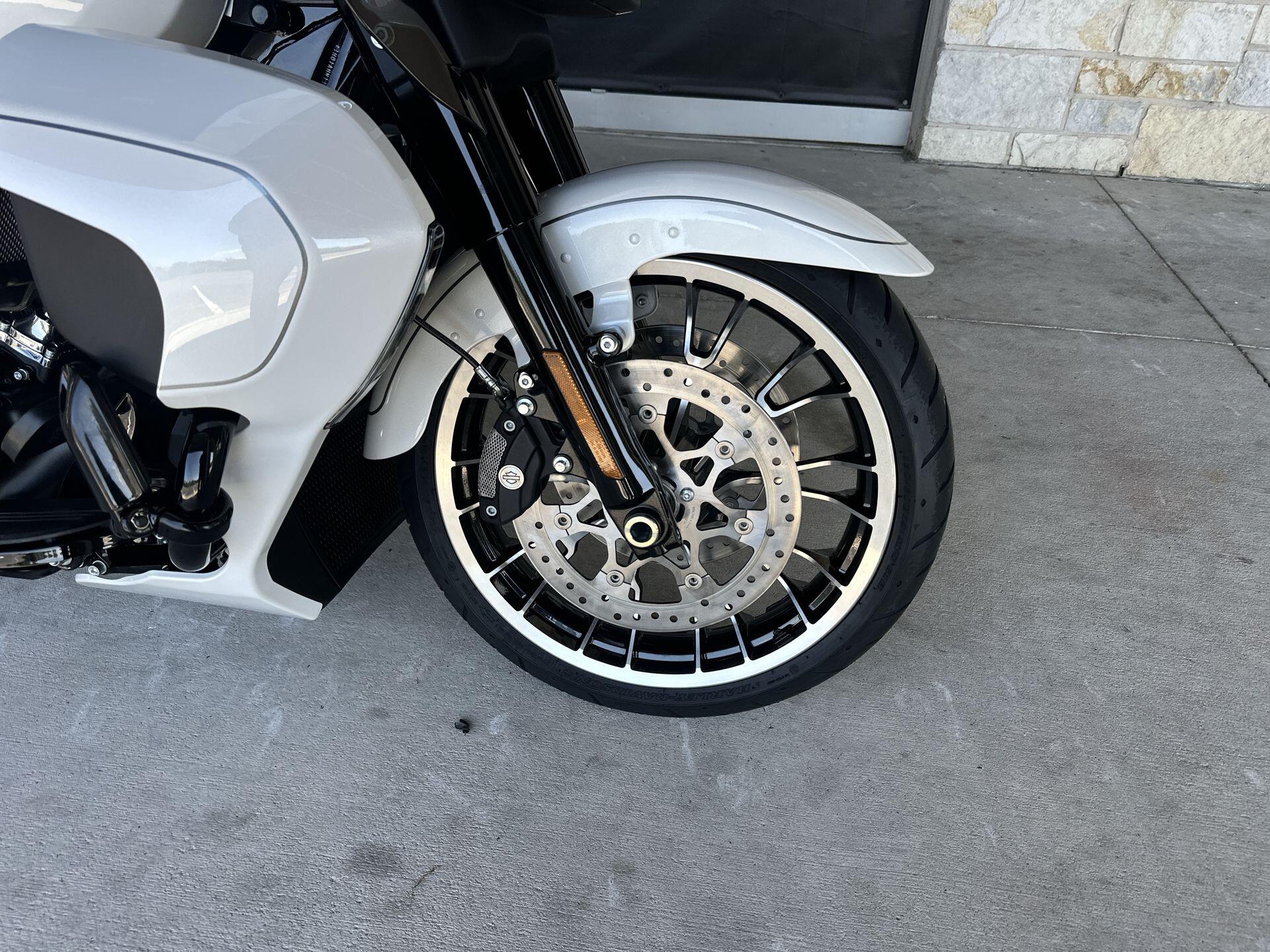 2026 Harley-Davidson® Street Glide Limited FLHXL, photo 11