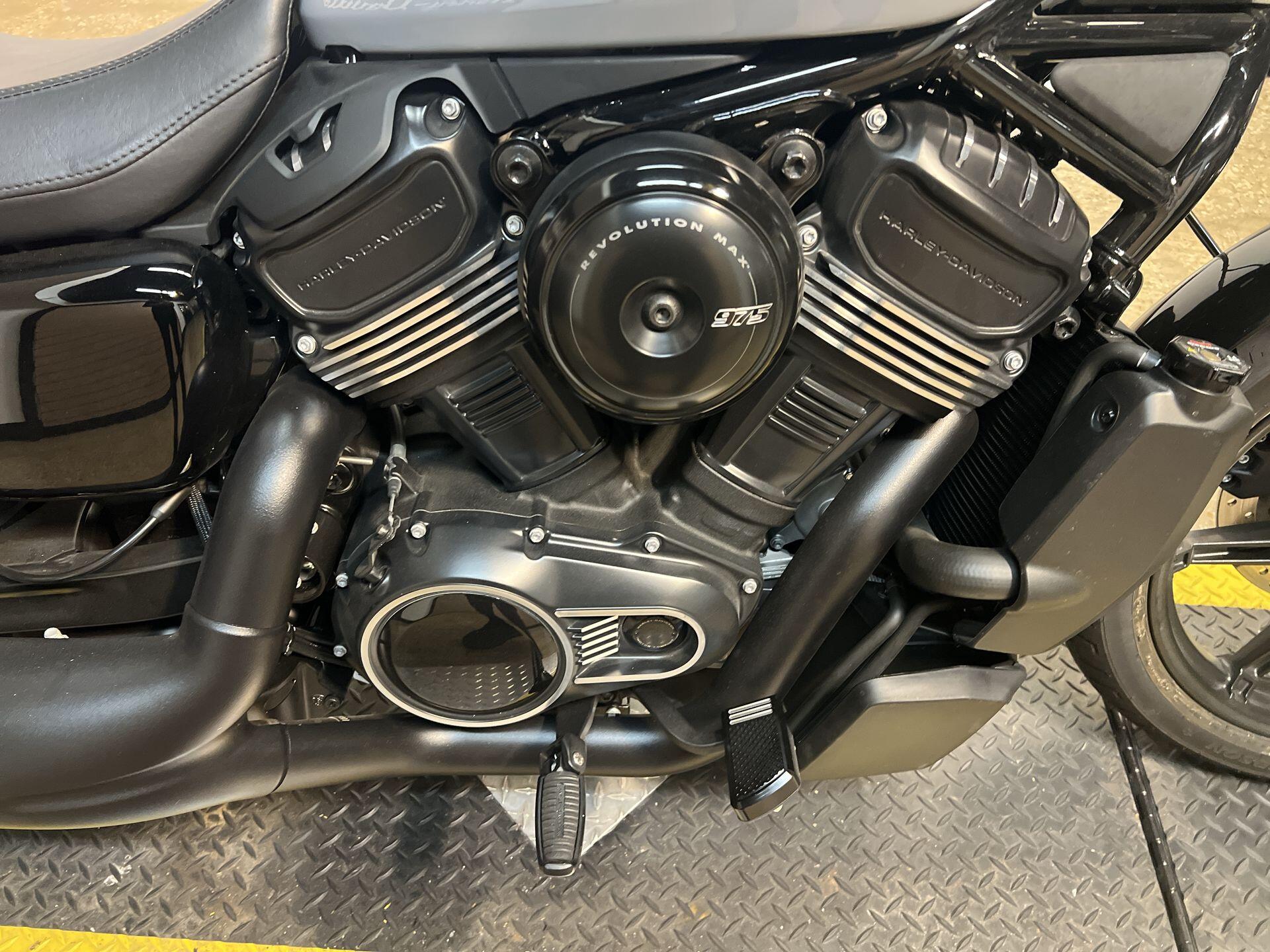 2026 Harley-Davidson® Nightster® Dark Billiard Gray Black Trim, photo 12