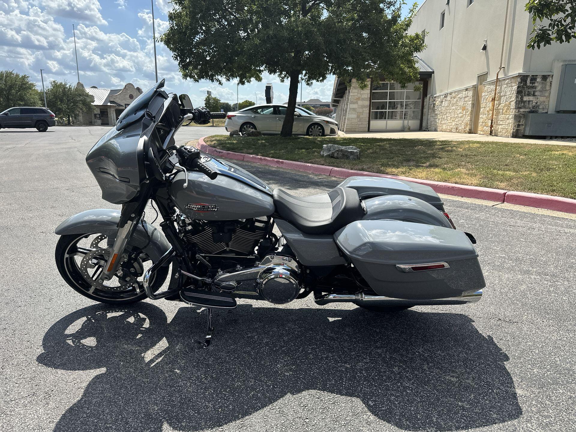 2026 Harley-Davidson® Street Glide® FLHX, photo 6
