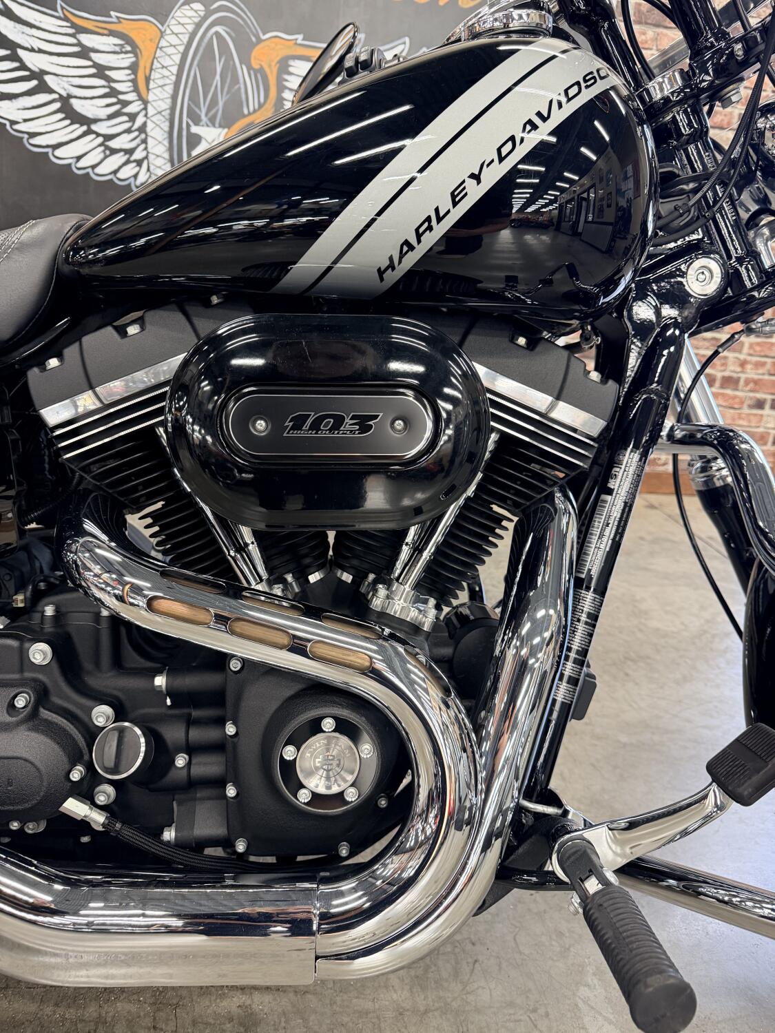 2017 Harley-Davidson® Fat Bob® FXDF, photo 2