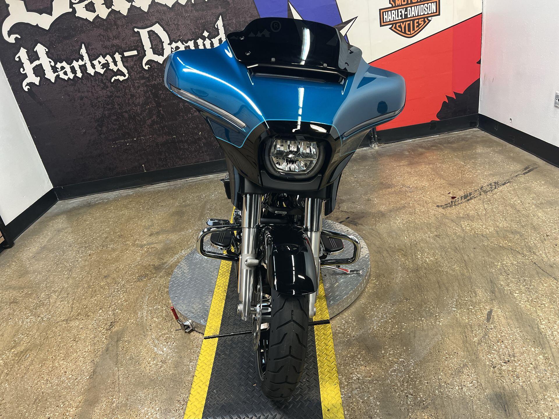 2026 Harley-Davidson® Street Glide® FLHX, photo 5