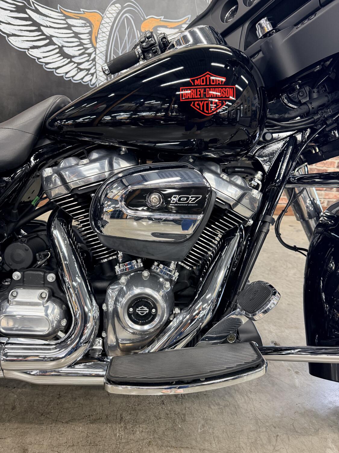 2021 Harley-Davidson® Electra Glide® Standard FLHT, photo 2