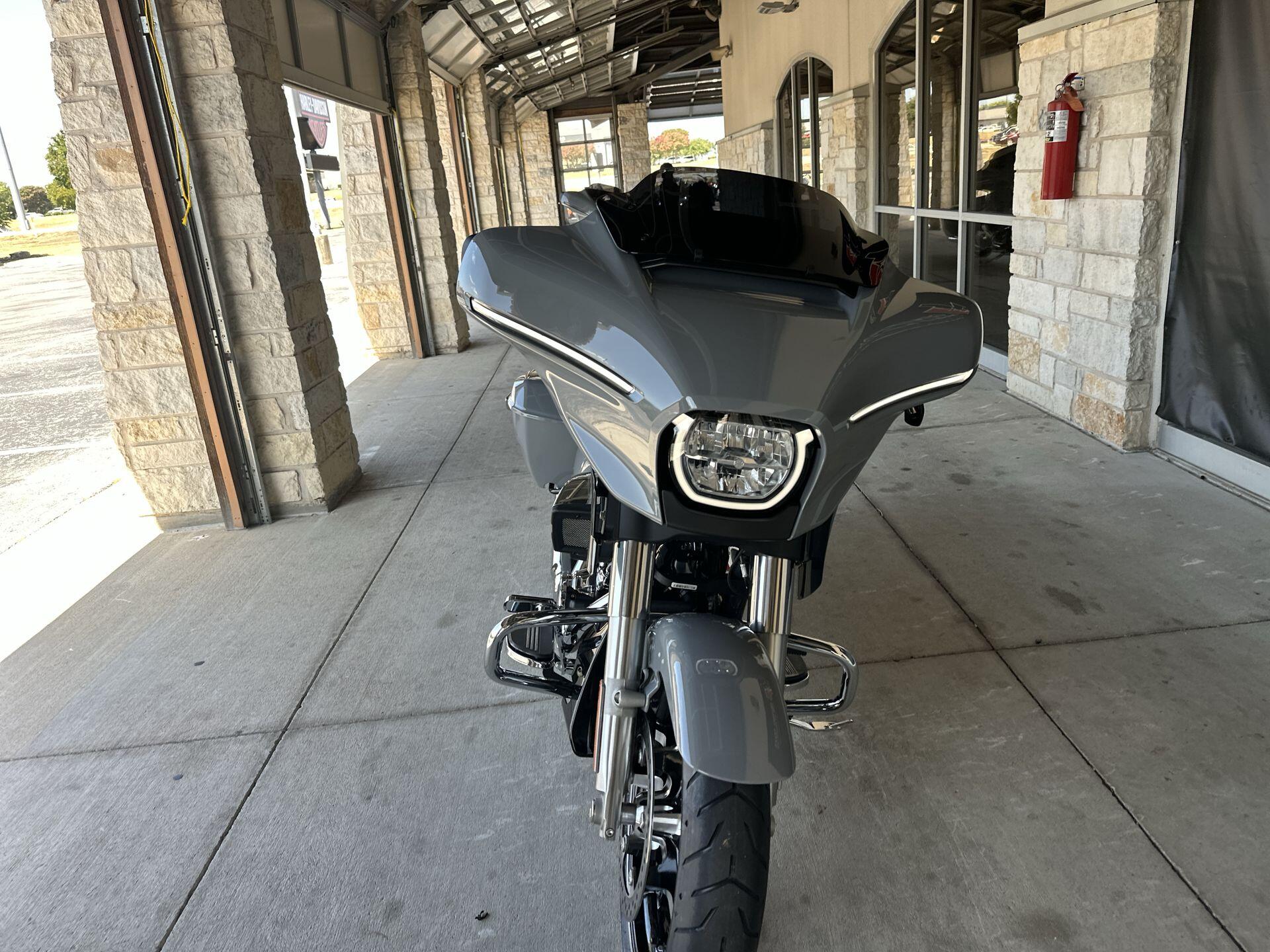 2026 Harley-Davidson® Street Glide® FLHX, photo 10