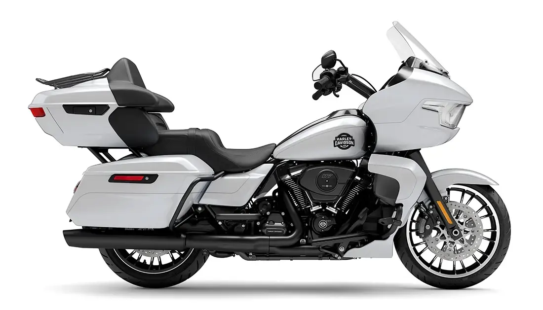 2026 Harley-Davidson® Road Glide Limited White Onyx Pearl Black Trim