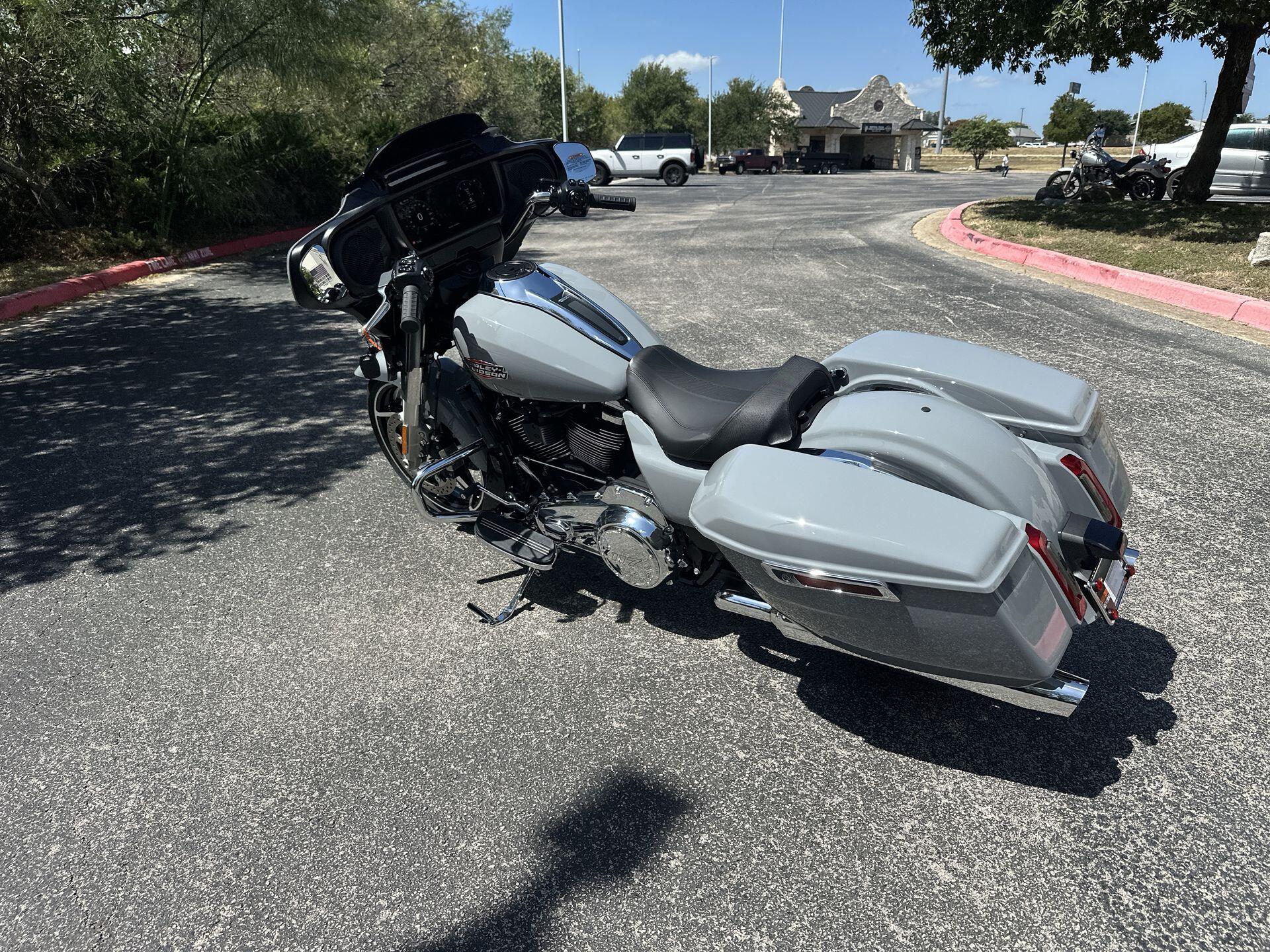 2026 Harley-Davidson® Street Glide® FLHX, photo 7
