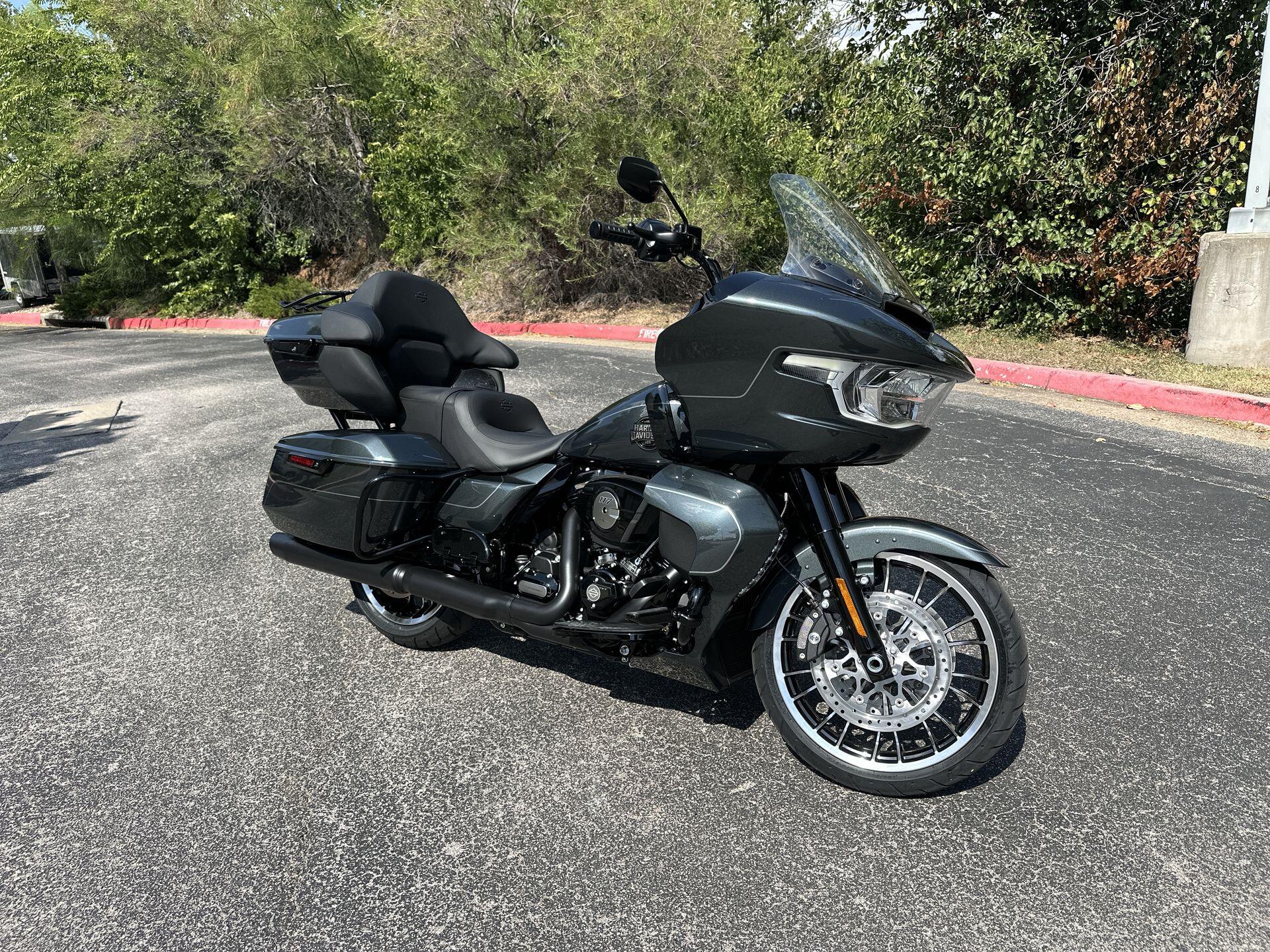 2026 Harley-Davidson® Road Glide Limited FLTRXL, photo 3