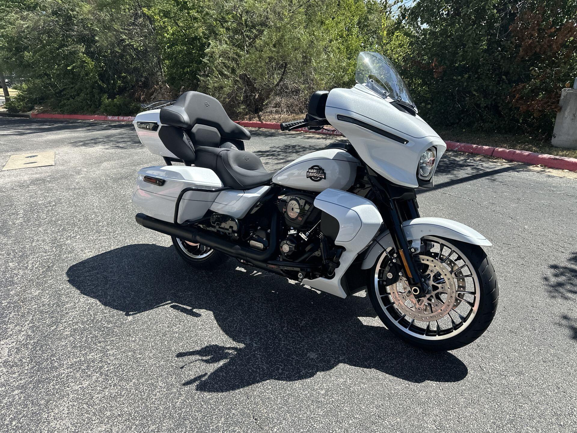 2026 Harley-Davidson® Street Glide Limited FLHXL, photo 3