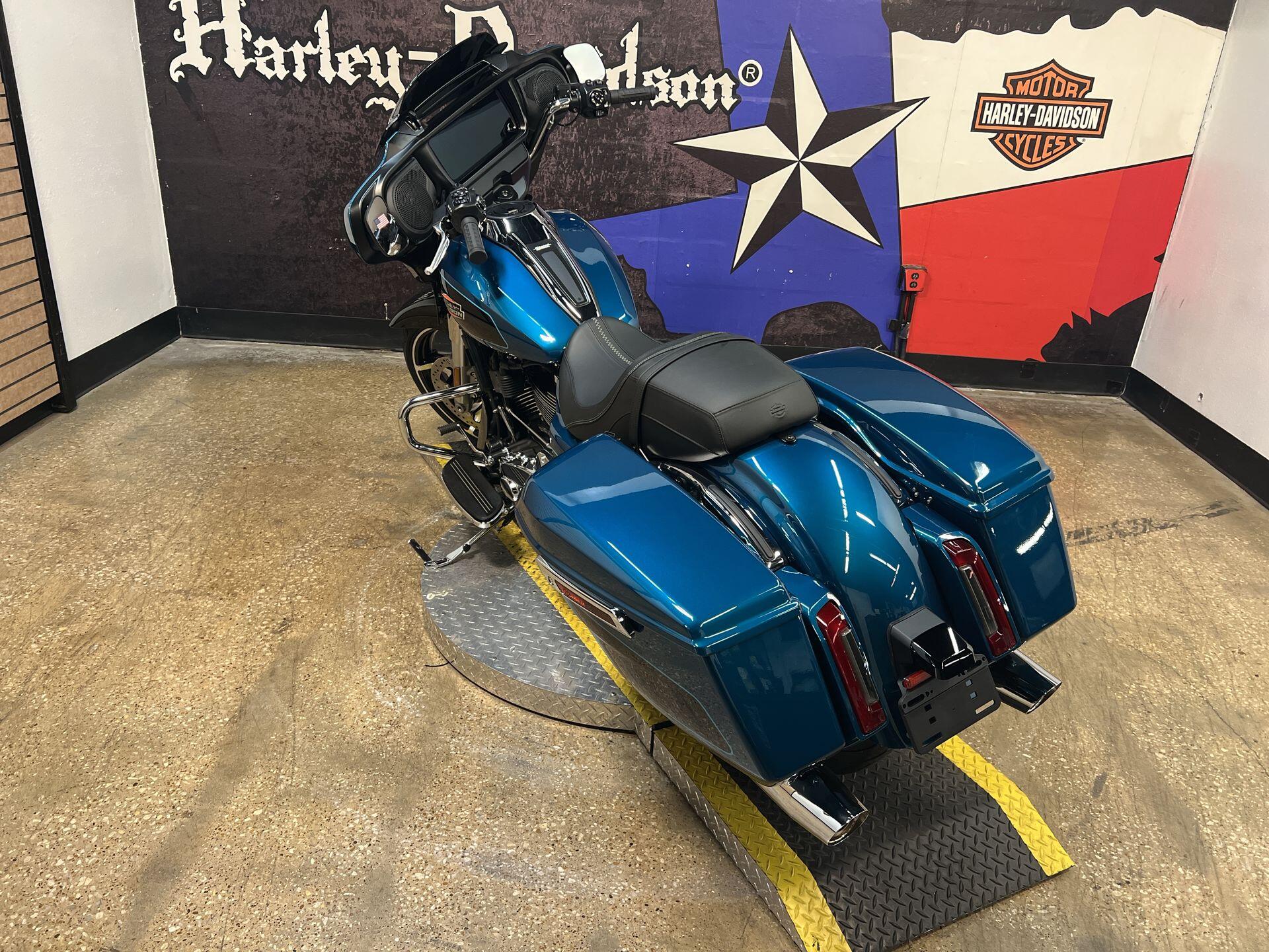 2026 Harley-Davidson® Street Glide® FLHX, photo 2