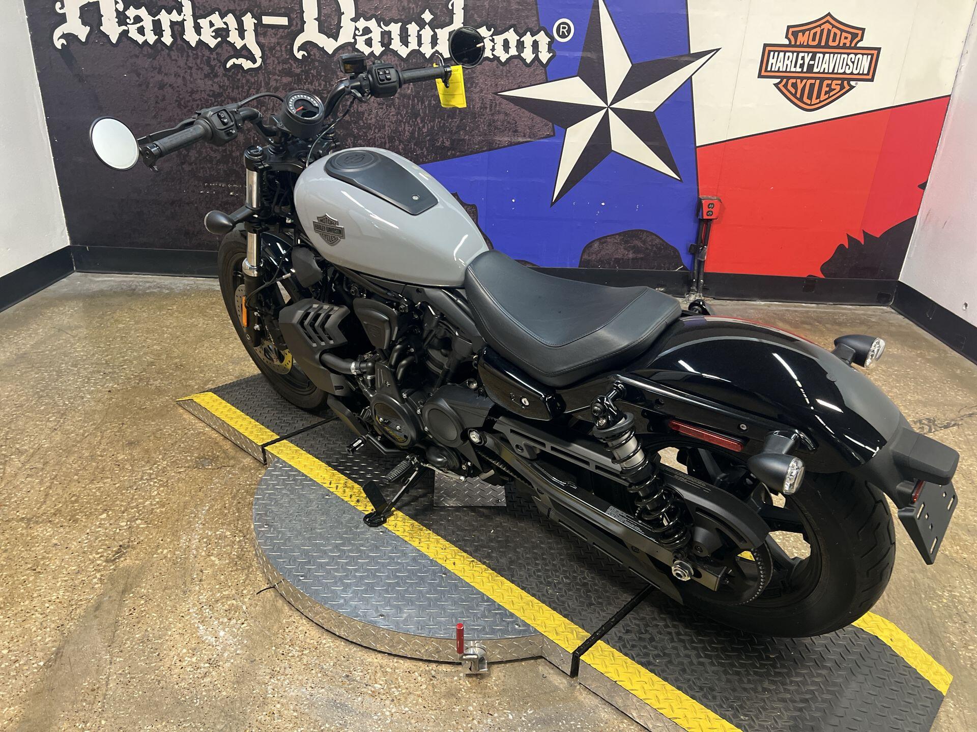 2026 Harley-Davidson® Nightster® Dark Billiard Gray Black Trim, photo 2
